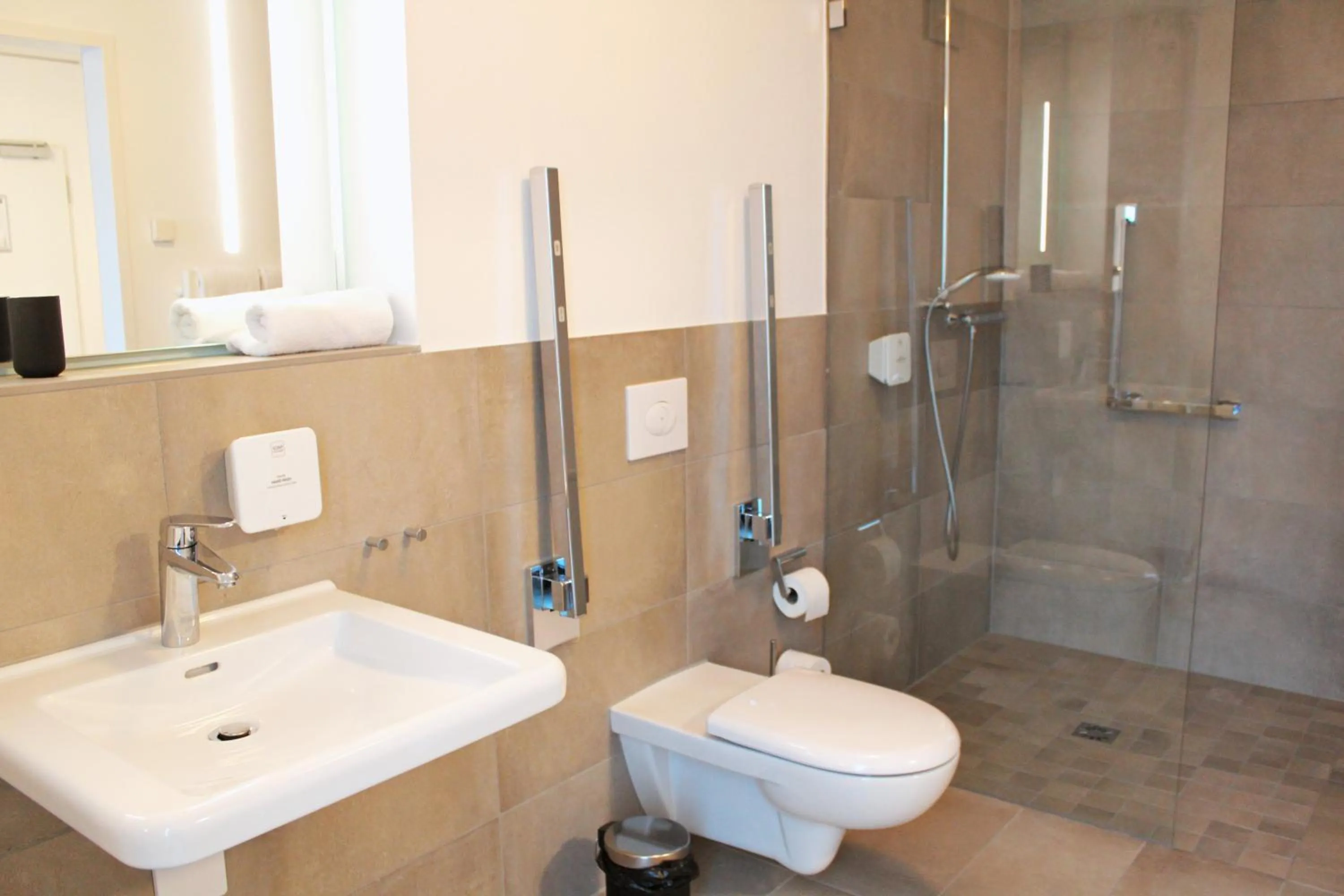 Bathroom in DRK-Tagungshotel-Dunant