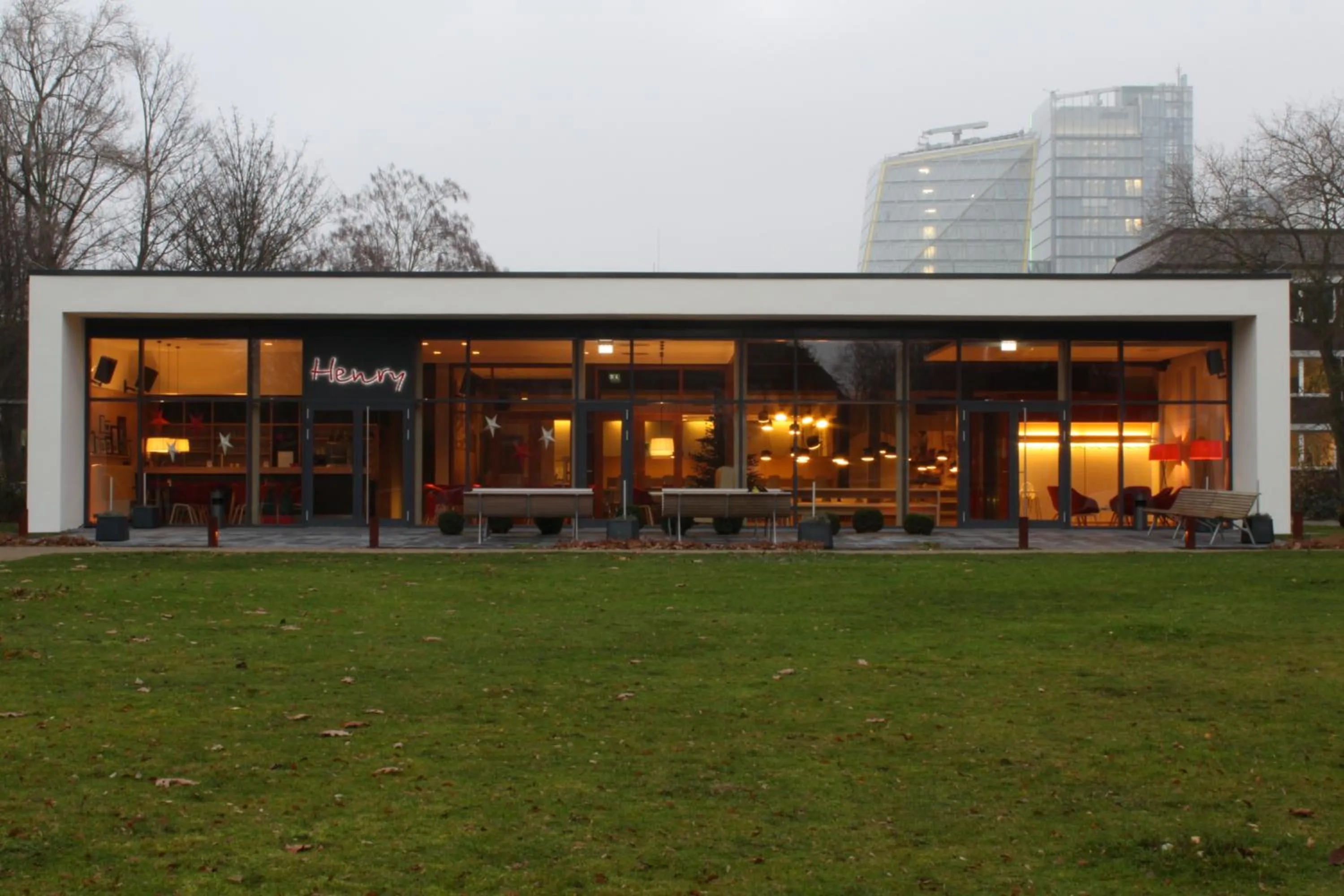 Restaurant/places to eat in DRK-Tagungshotel-Dunant