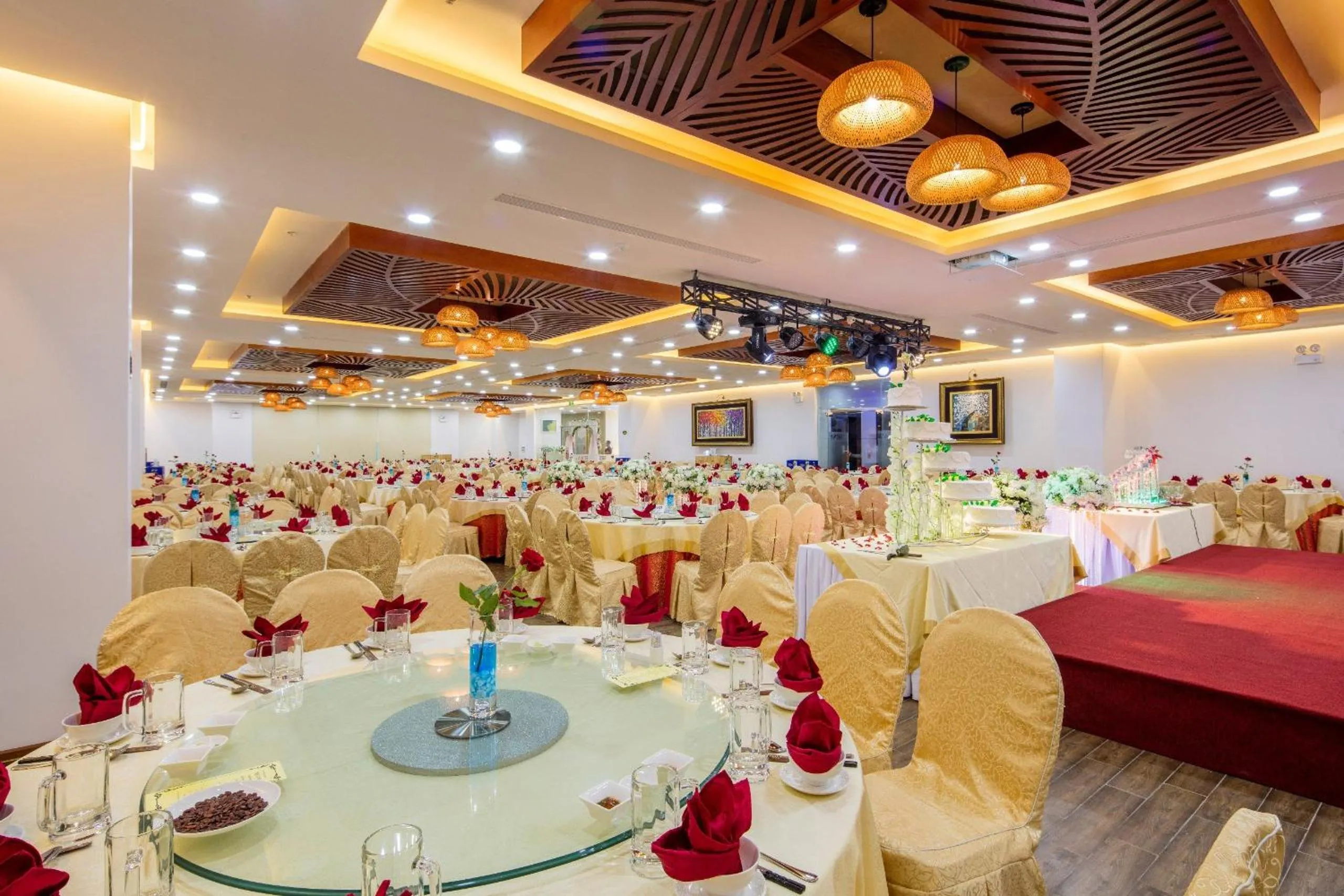 Restaurant/places to eat in Isena Nha Trang Hotel