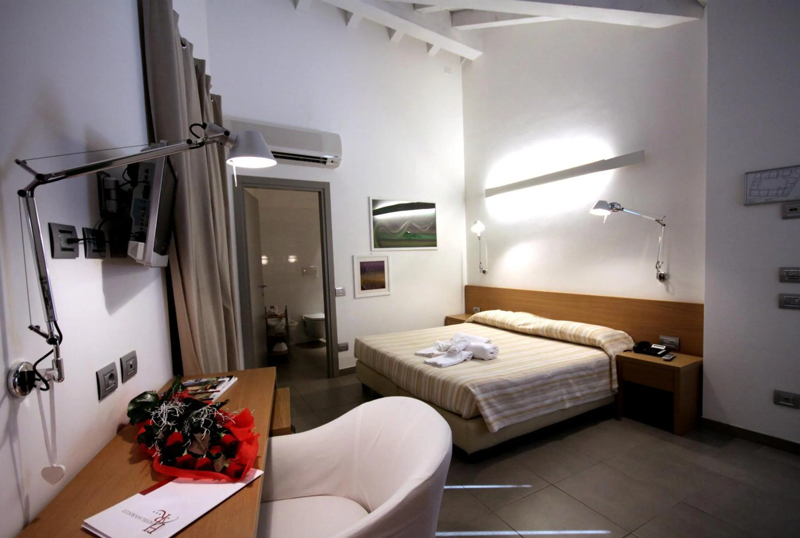 Photo of the whole room, Bed in San Rocco Hotel