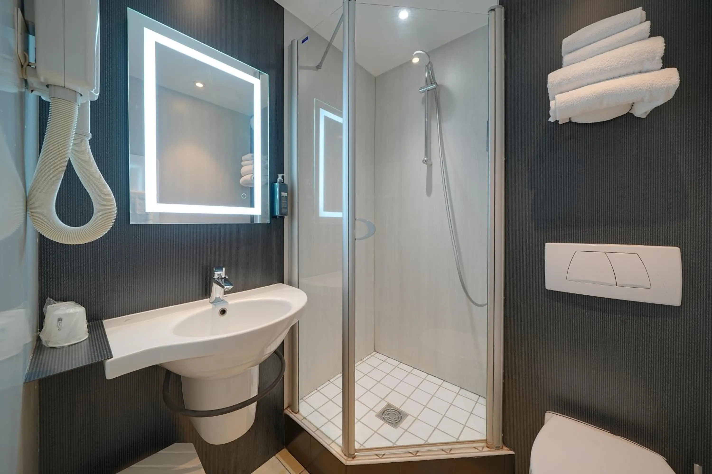 Brit Hotel Le Cottage Le Mans Sud