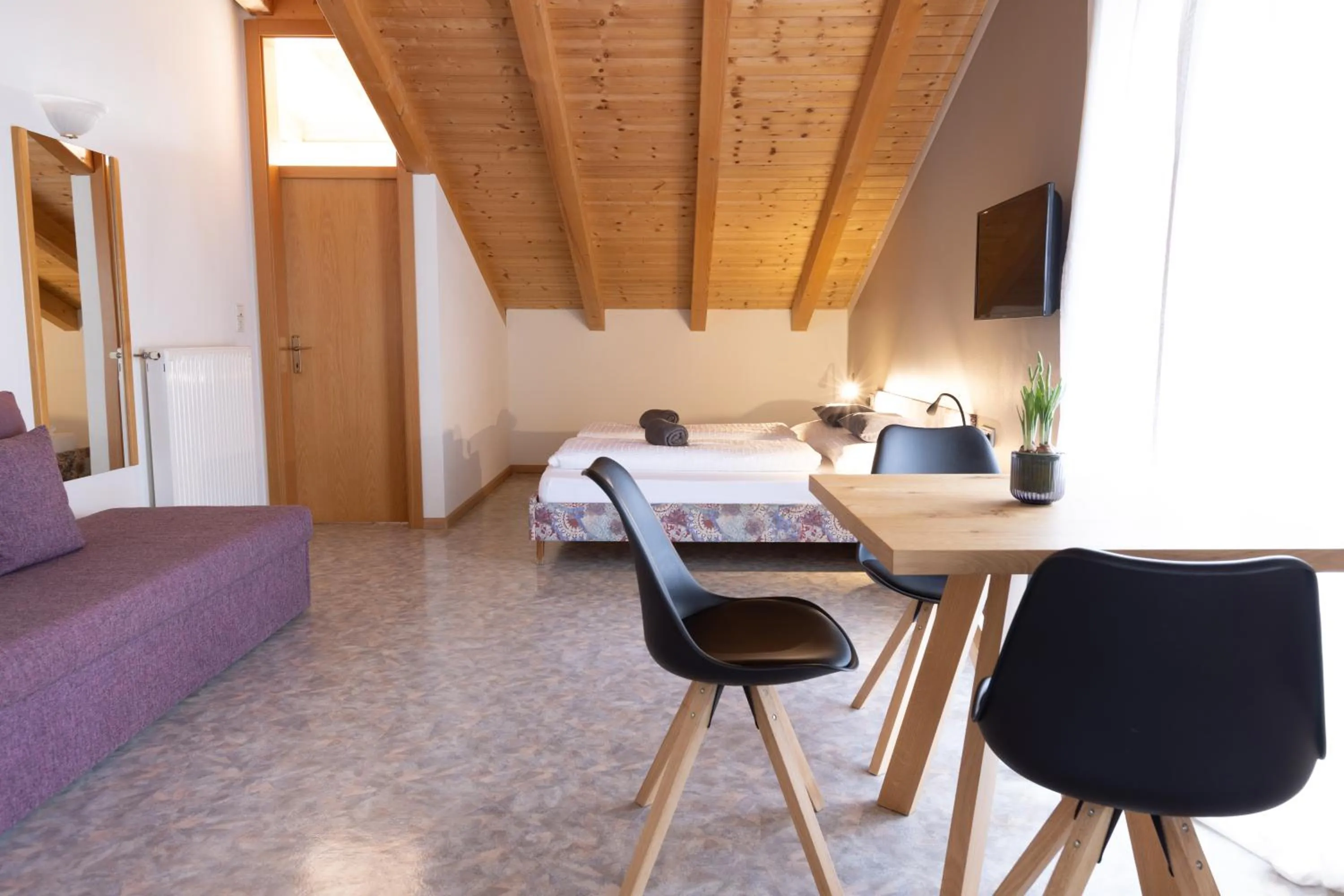 Photo of the whole room, Bed in Residence Margreth