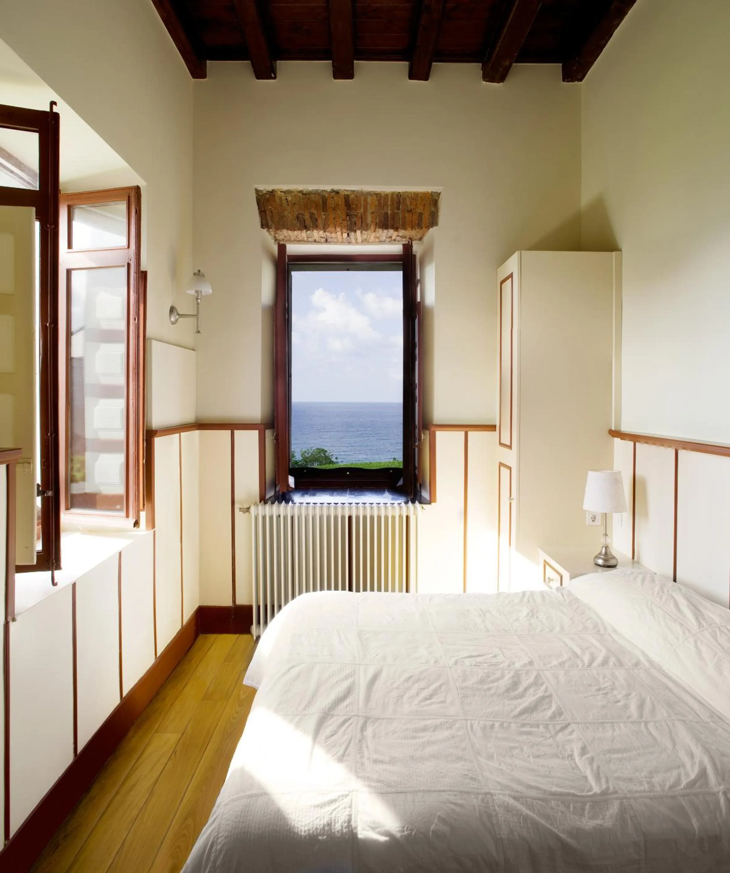 Bedroom, Bed in Hotel Villa Itsaso