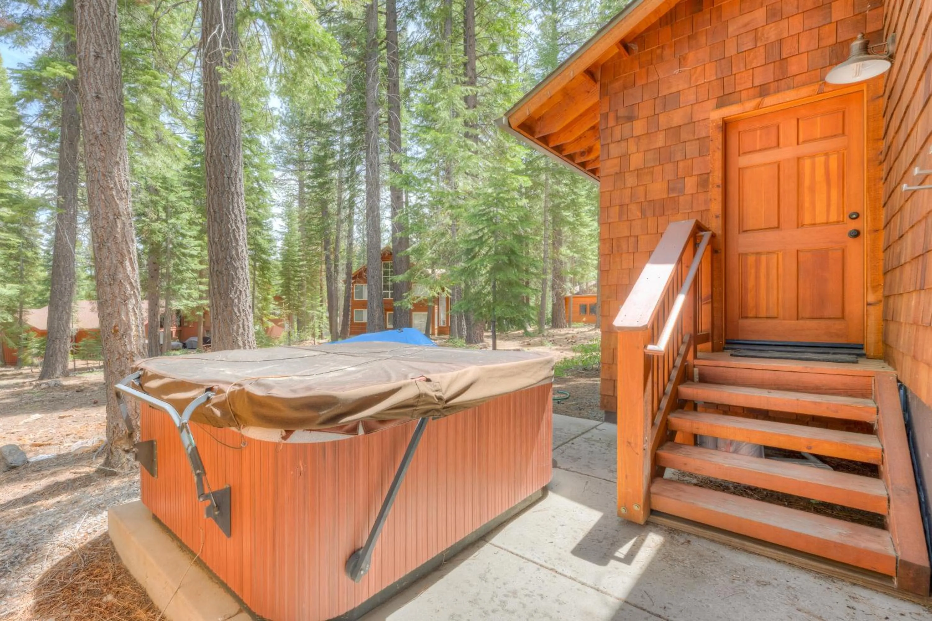 Beaver Pond Northstar Luxury Chalet with Hot Tub