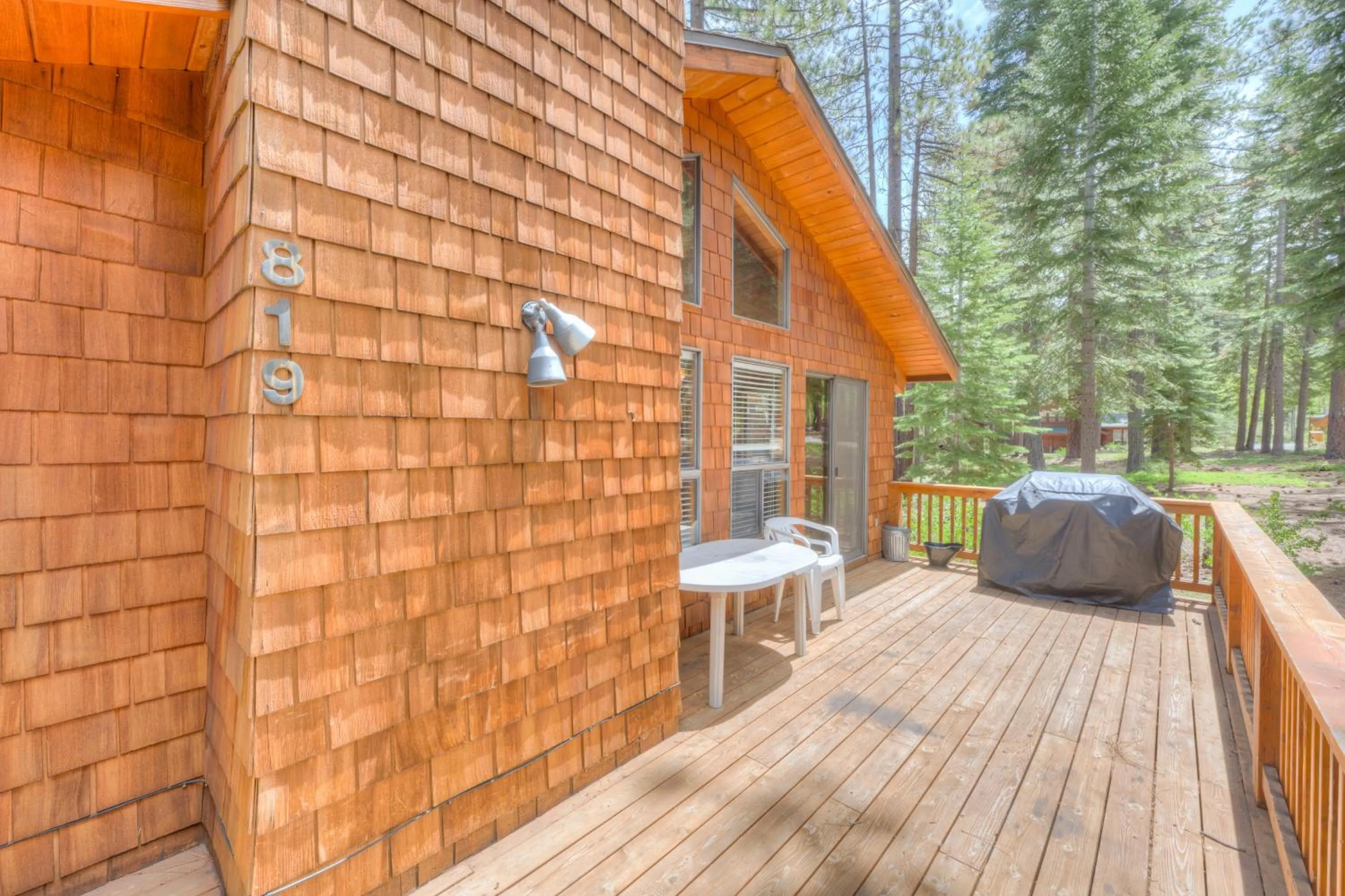 Beaver Pond Northstar Luxury Chalet with Hot Tub