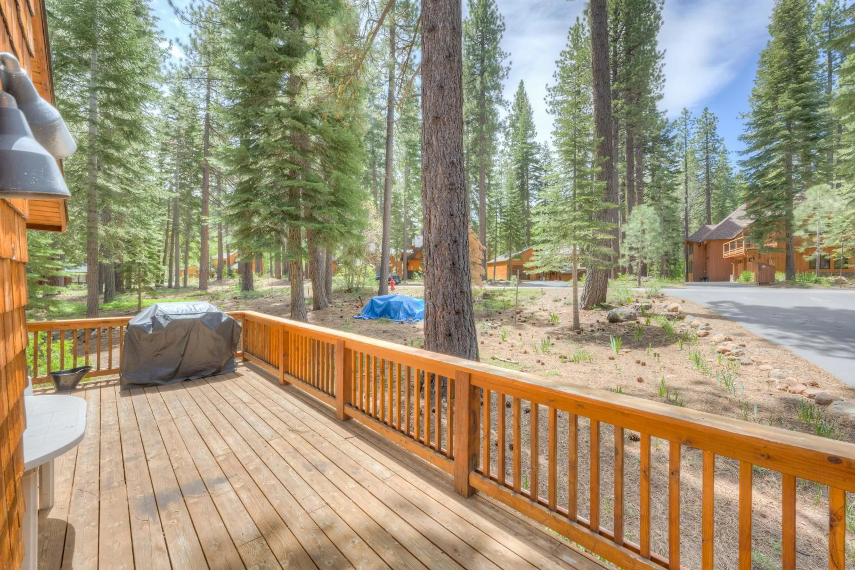 Beaver Pond Northstar Luxury Chalet with Hot Tub