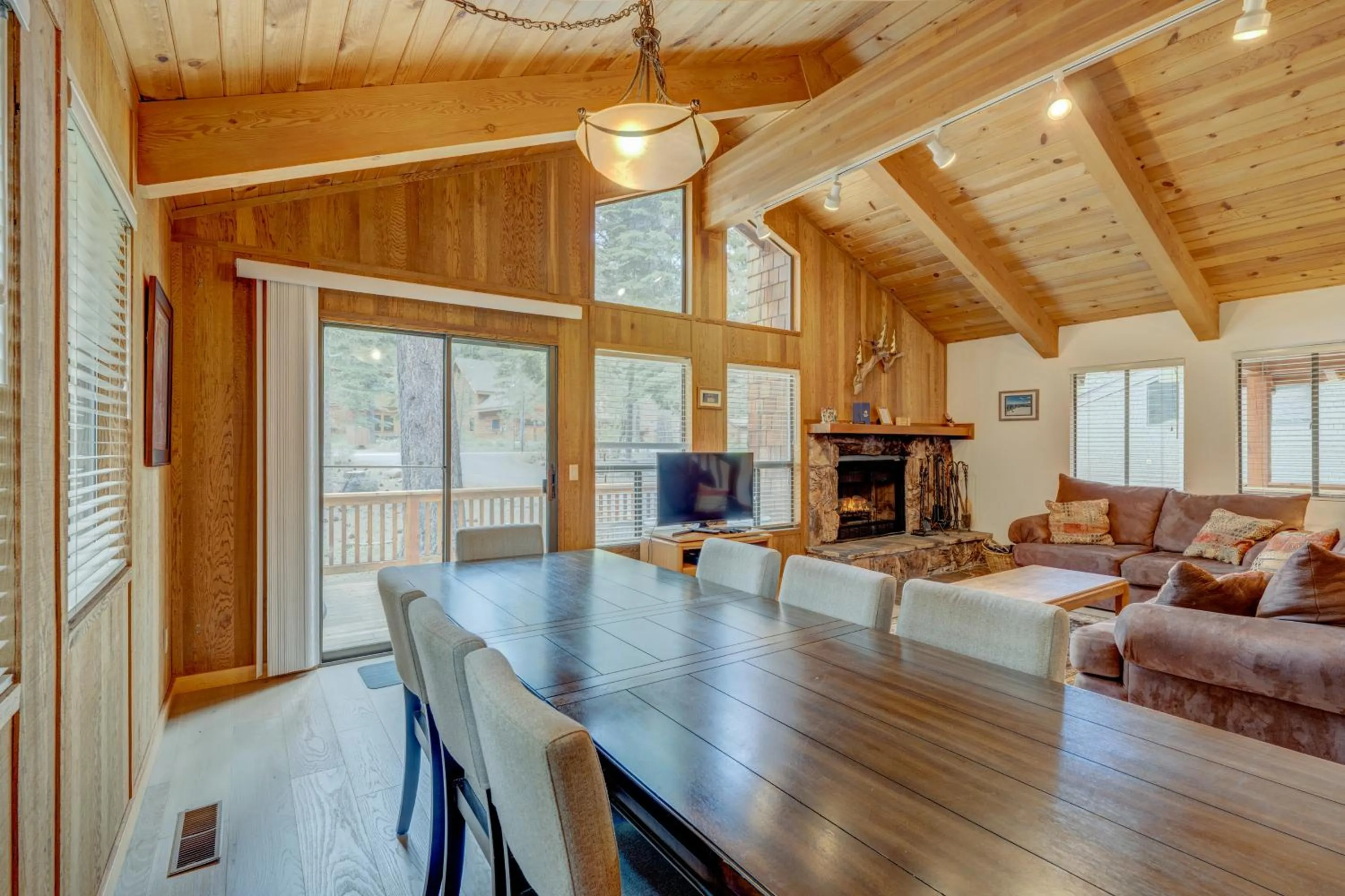 Beaver Pond Northstar Luxury Chalet with Hot Tub