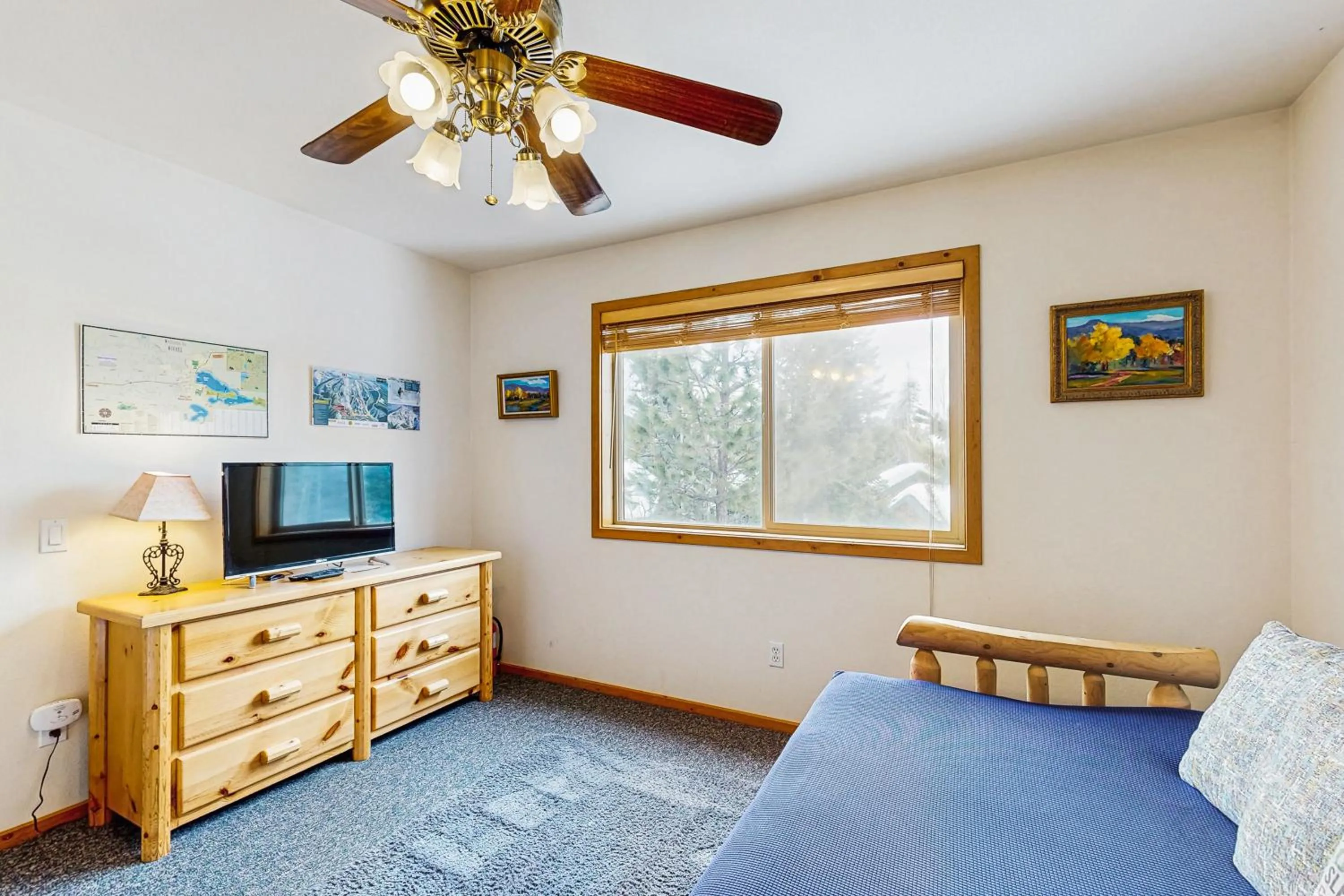 Bed in Cottage Court Condo