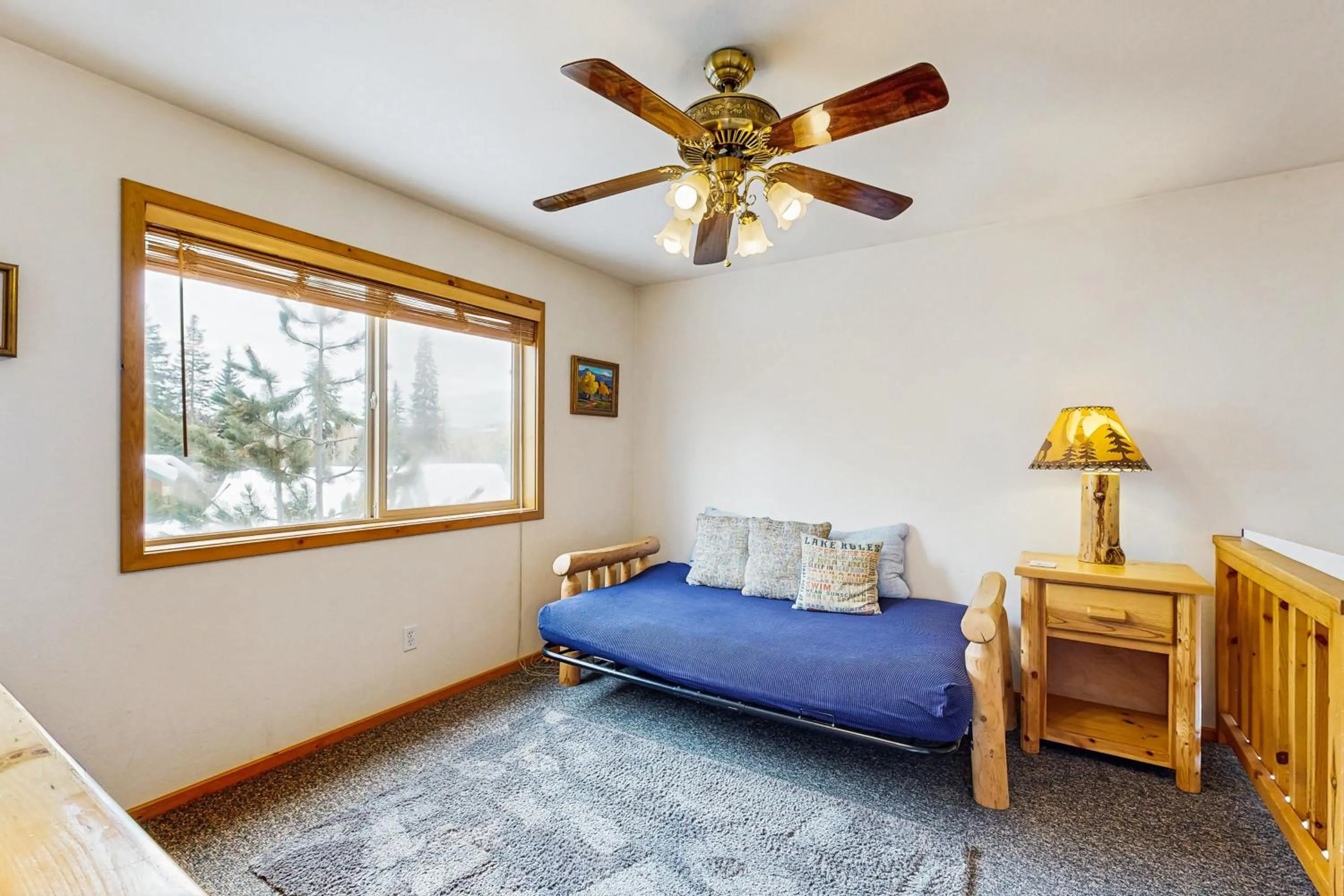 Bed in Cottage Court Condo