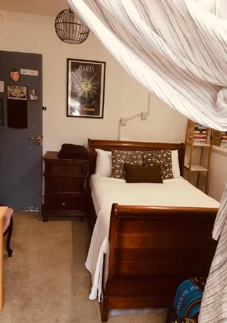 Standard Double Room with Shared Bathroom in Hudsons Standard Double Room with Shared Bathroom in Hudsons