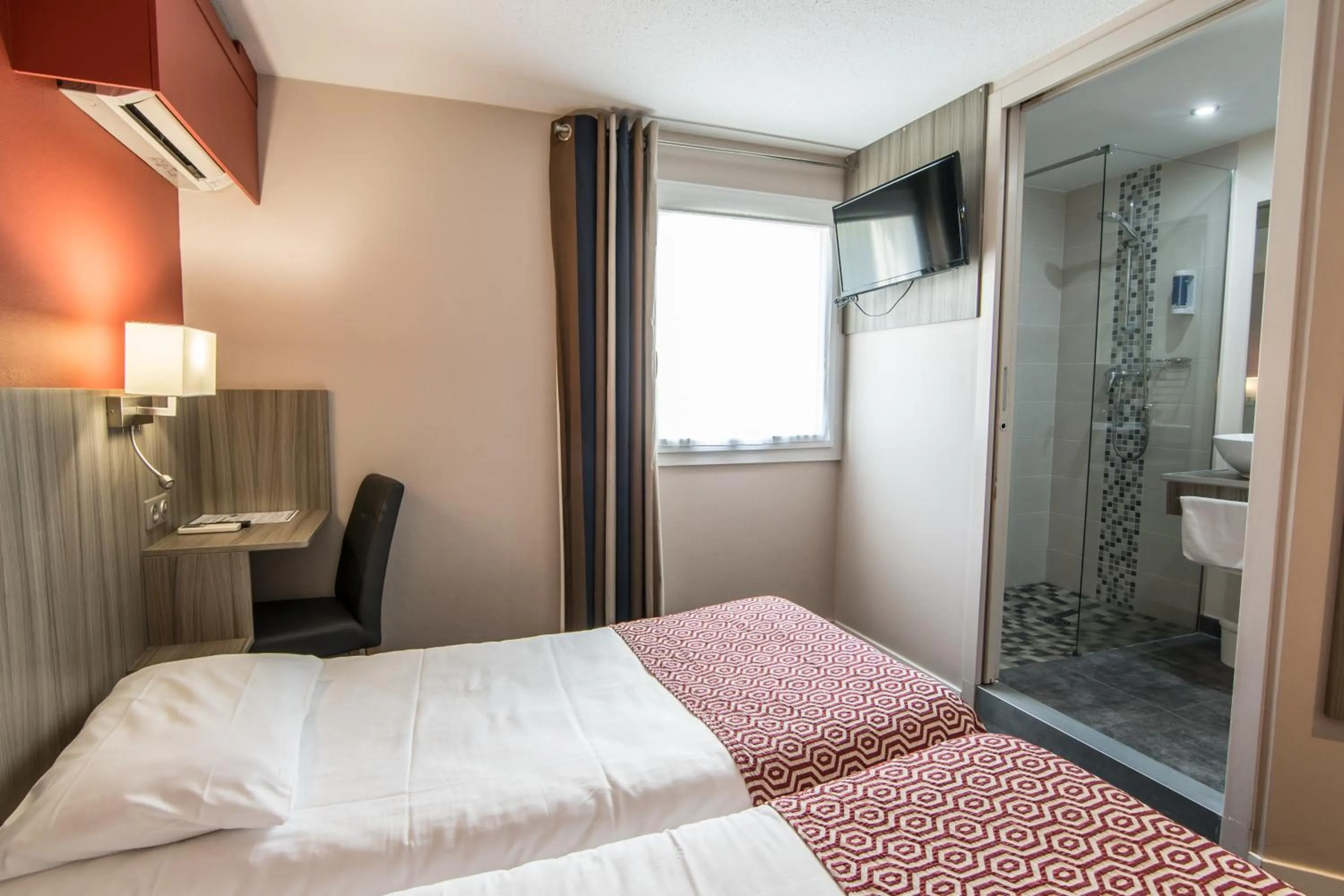 Bed in Brit Hotel Confort Foix