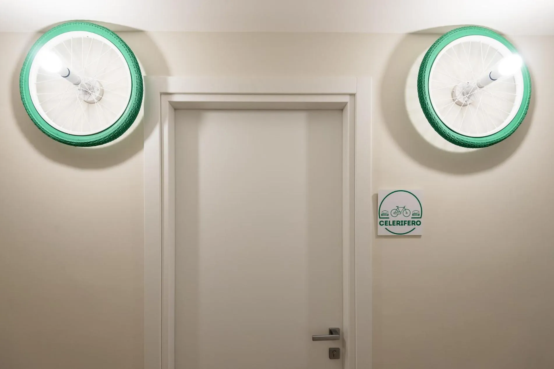 Logo/Certificate/Sign in Bed&BikeRome ROOMS