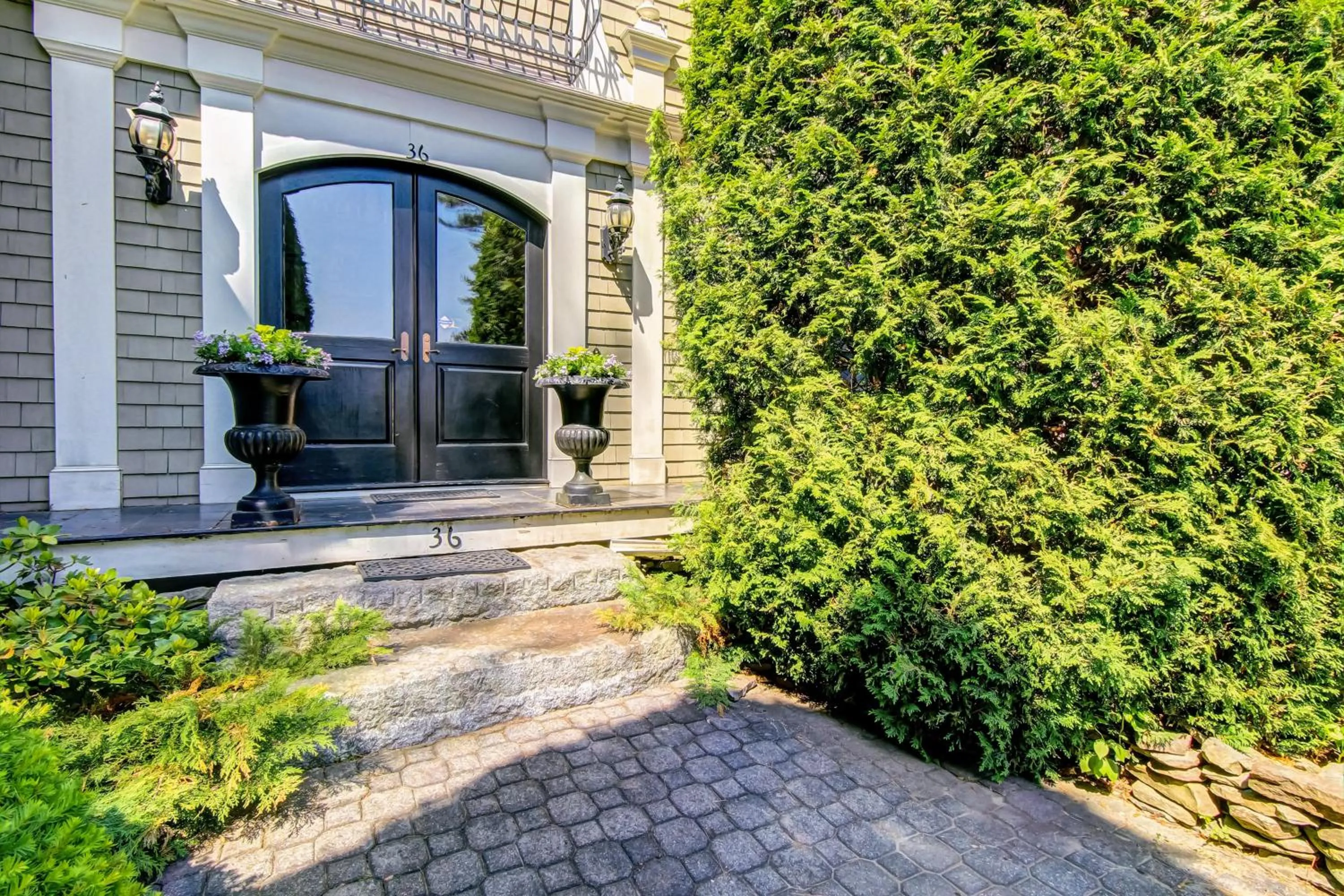 Grandeur On The Green