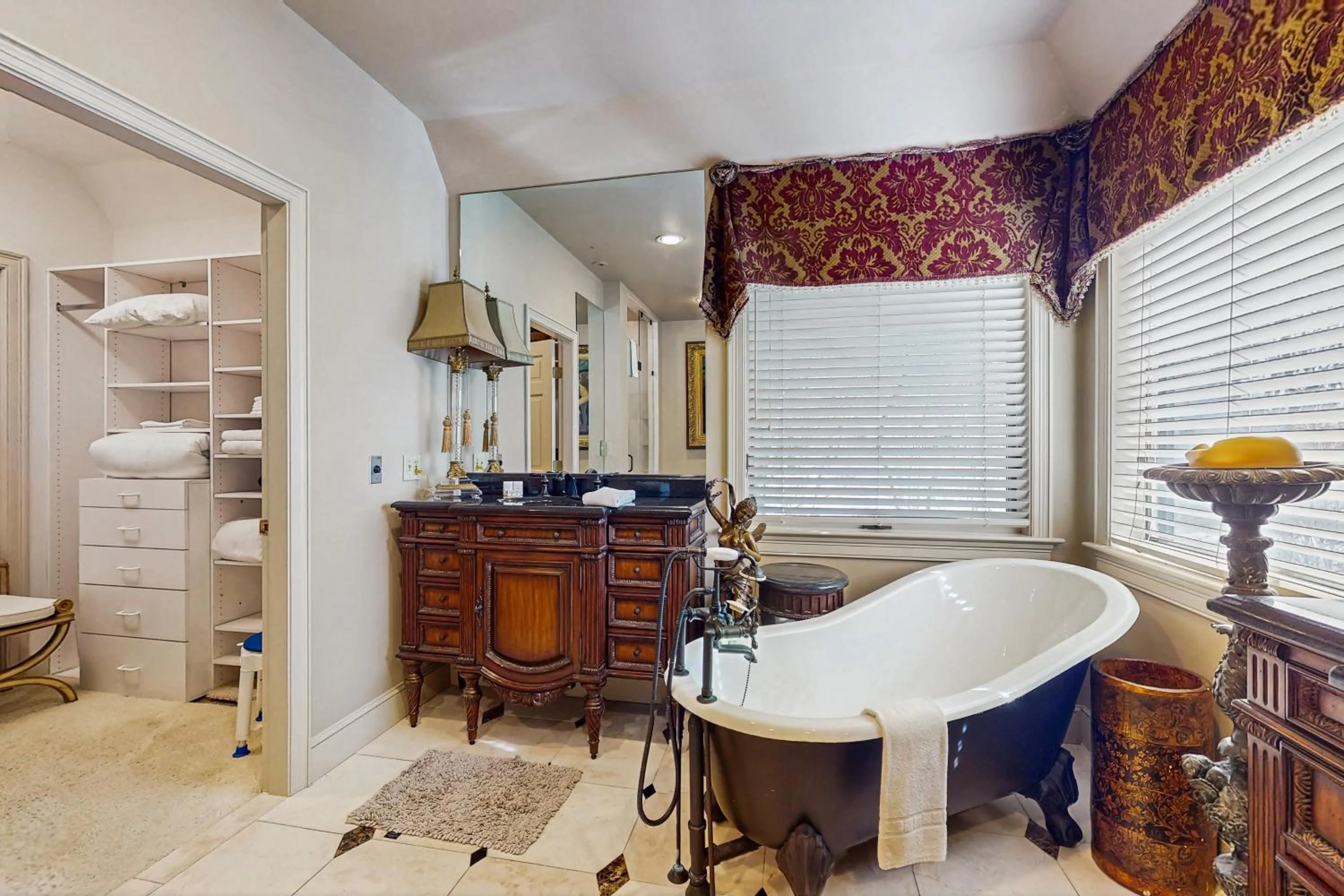 Grandeur On The Green