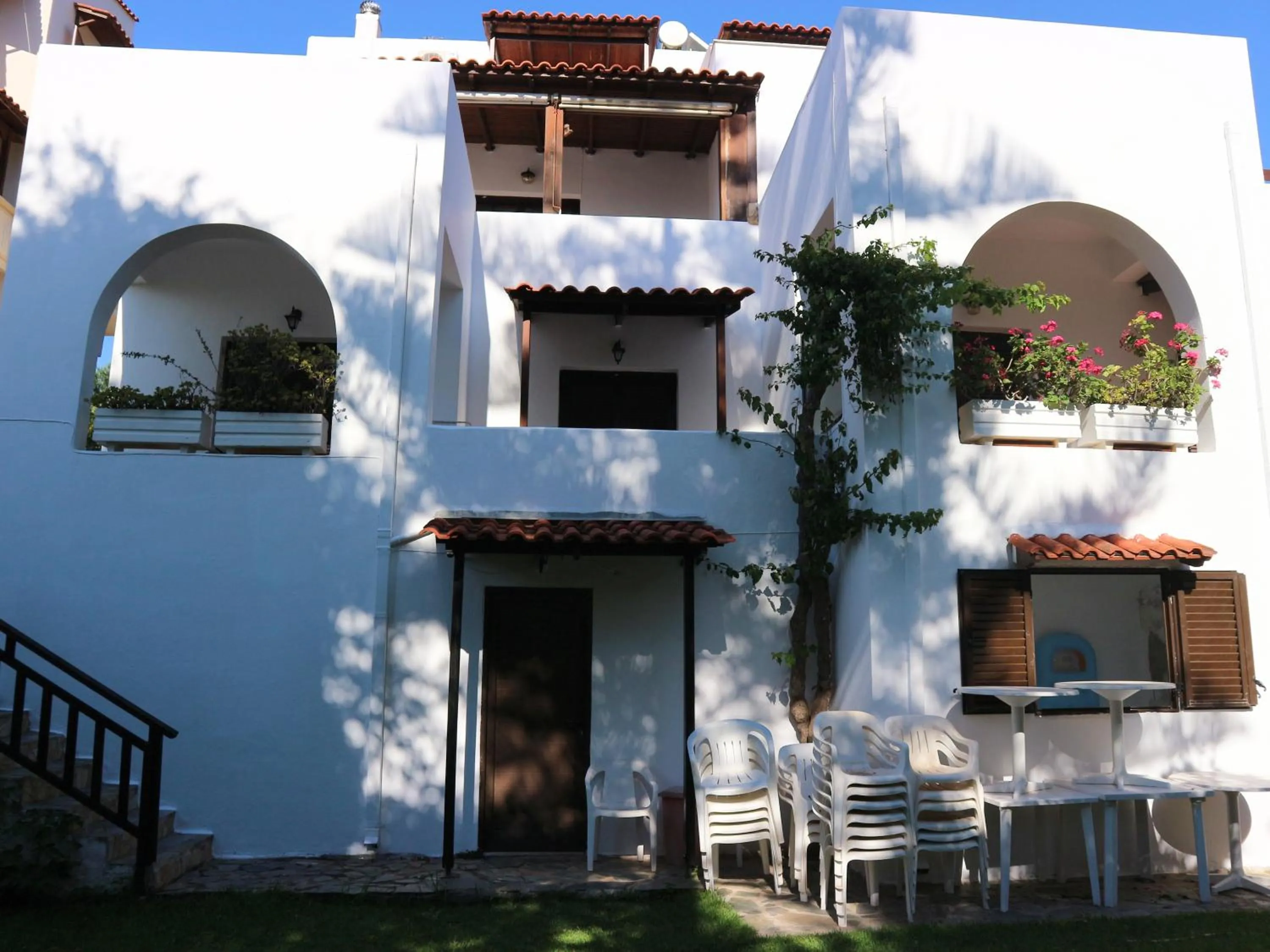 Facade/entrance in Oliaria Apartments