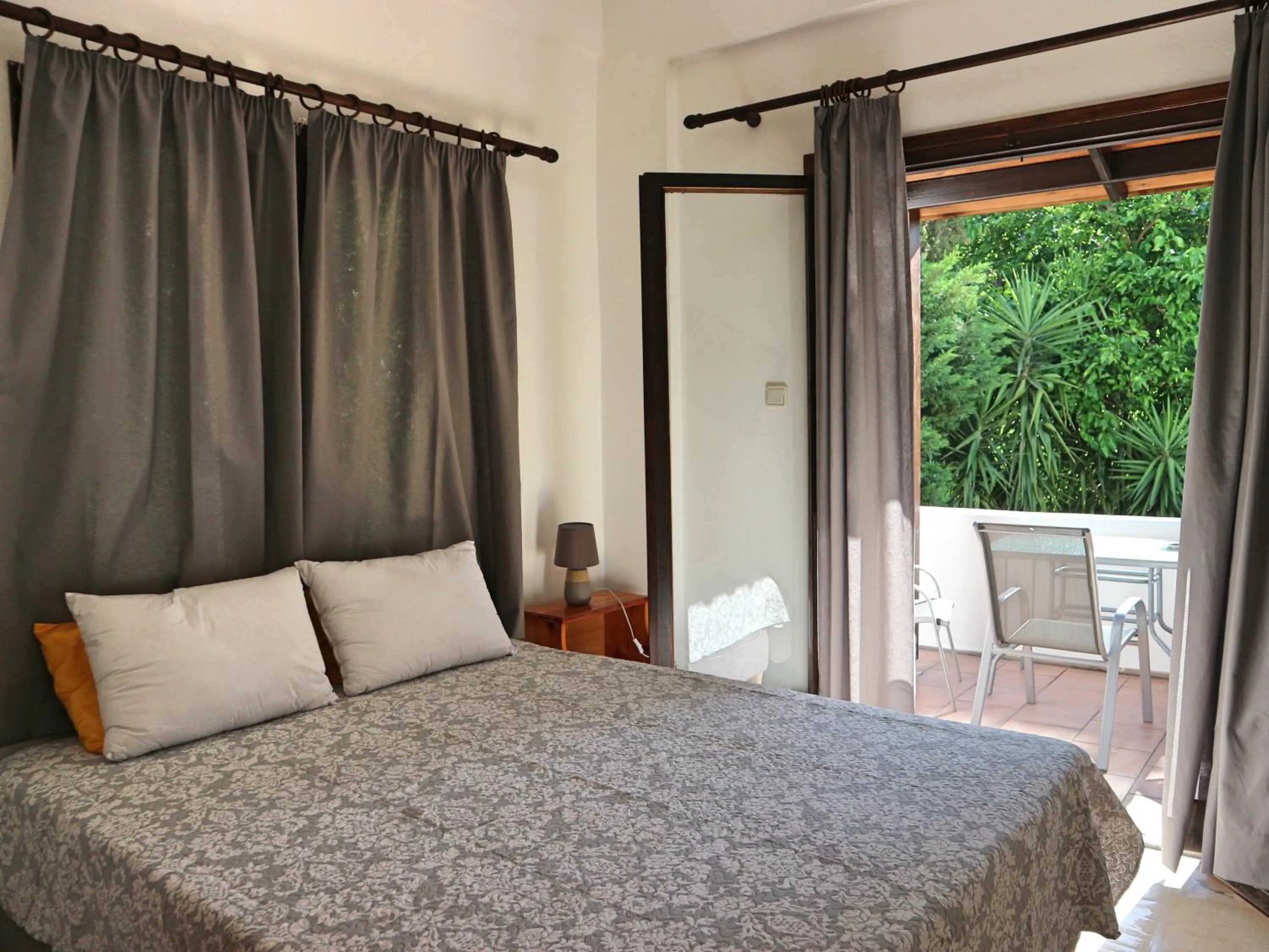 Balcony/Terrace, Bed in Oliaria Apartments