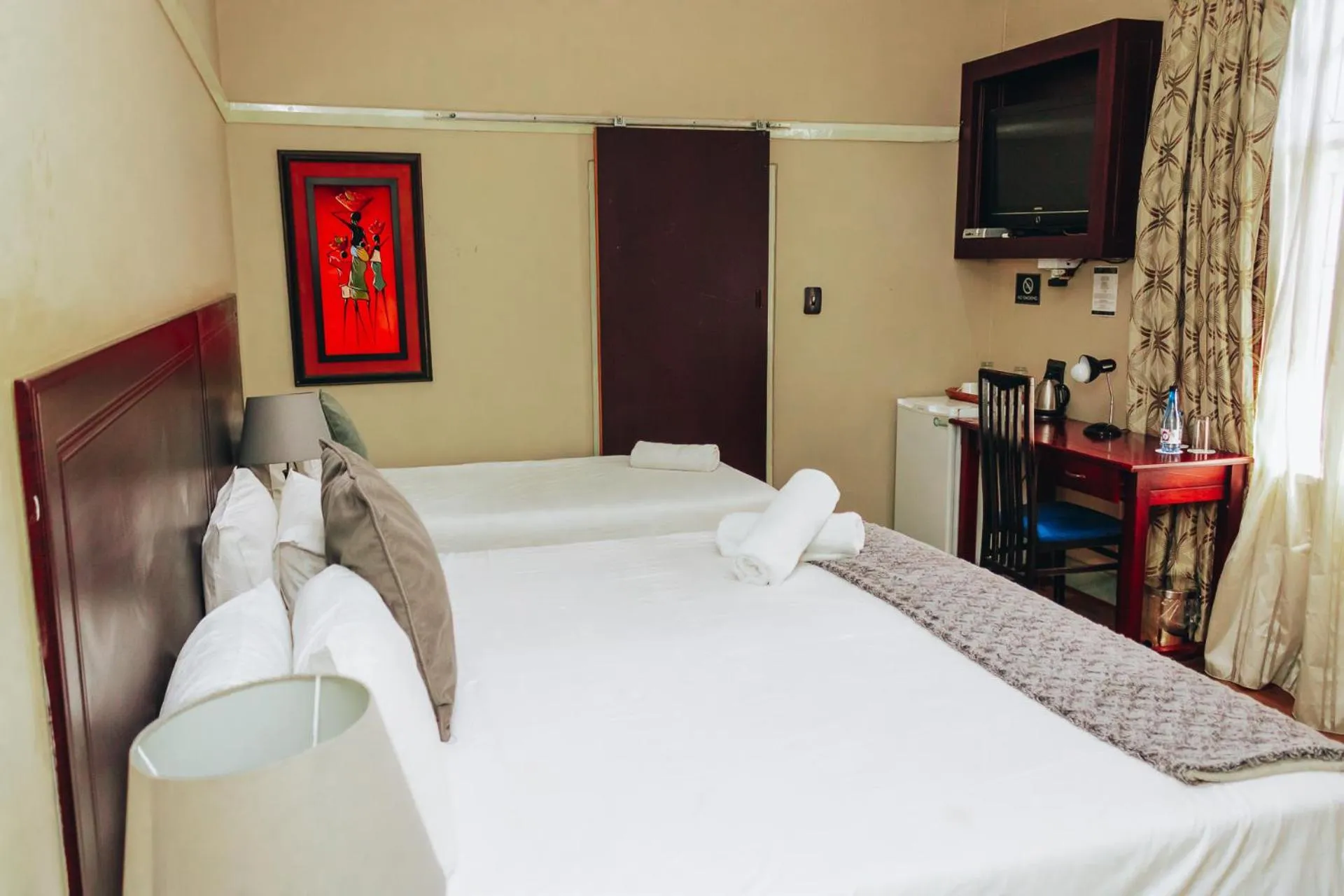 Bedroom, Bed in New England Guest House by Ilawu