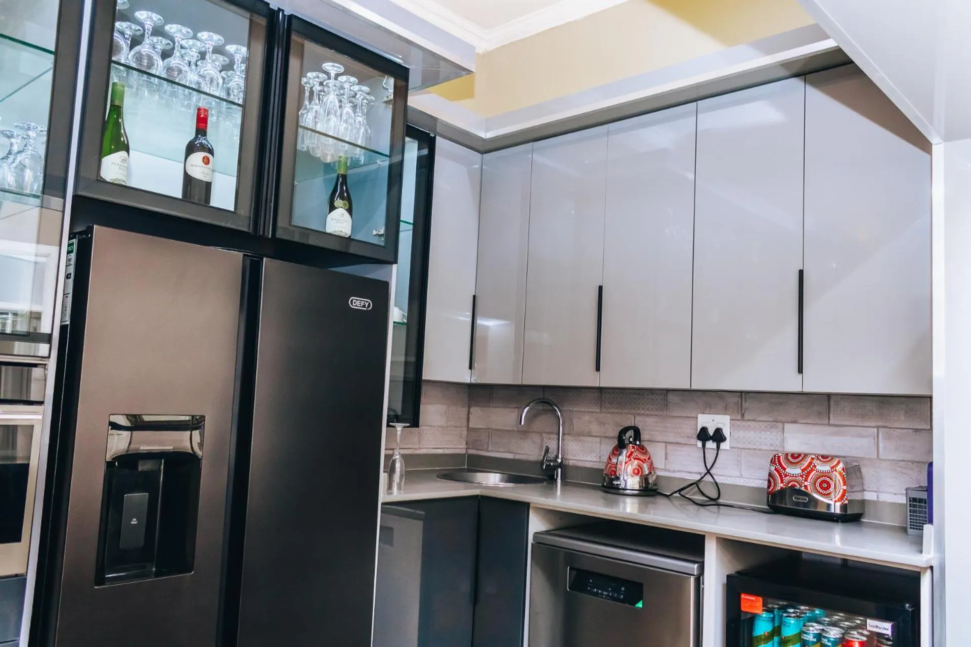 Kitchen or kitchenette in New England Guest House by Ilawu