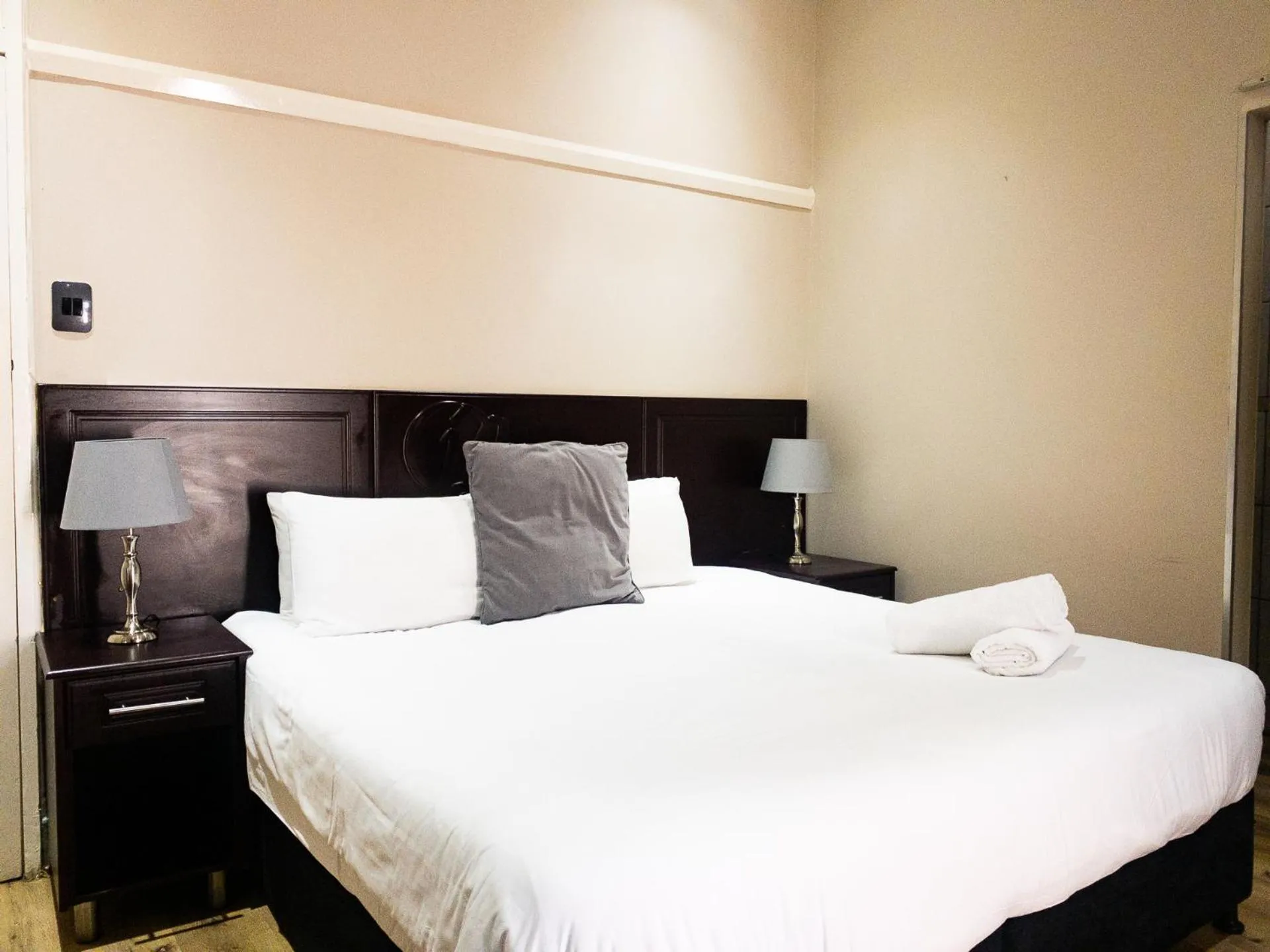 Bedroom, Bed in New England Guest House by Ilawu