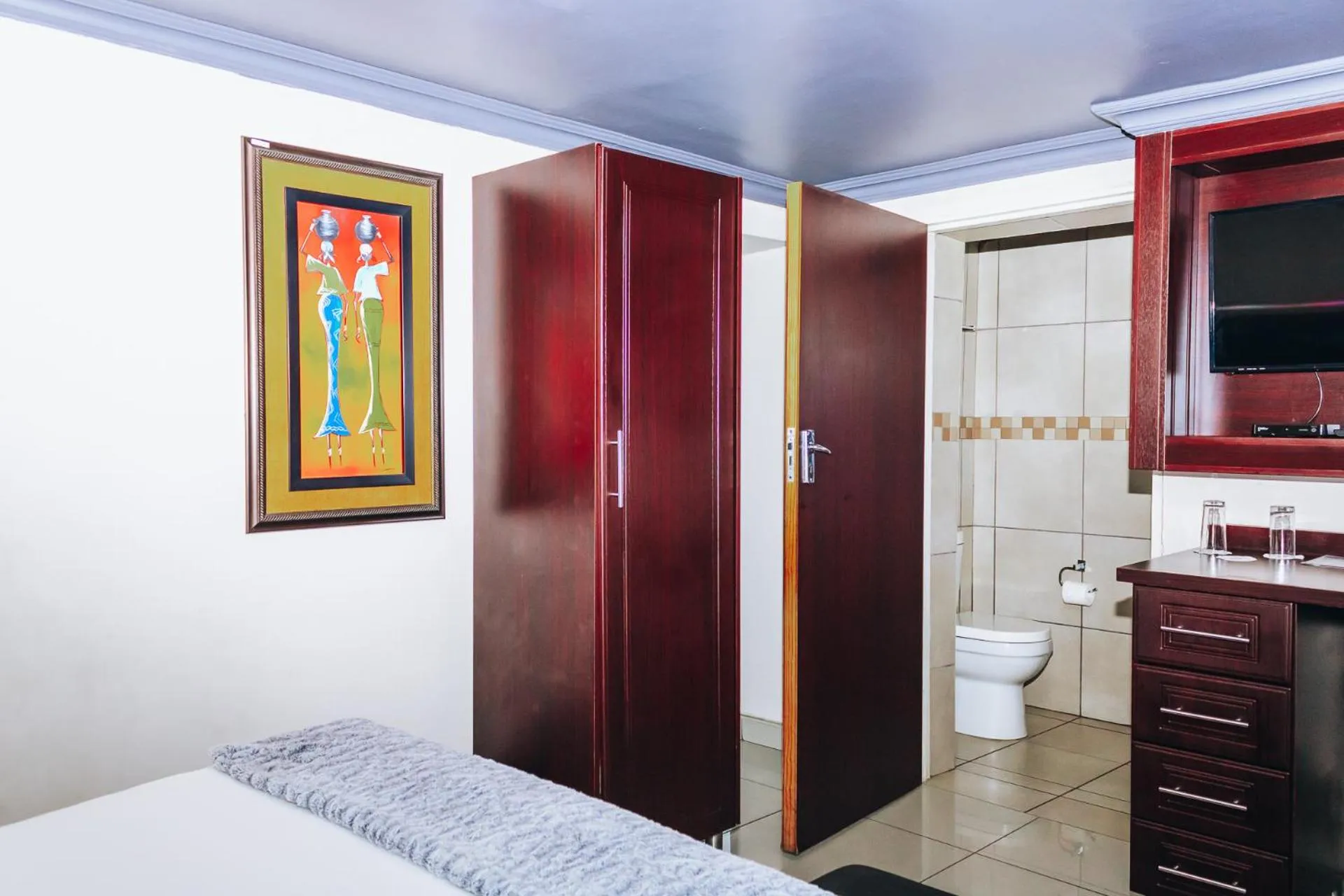 Bedroom, Bed in New England Guest House by Ilawu