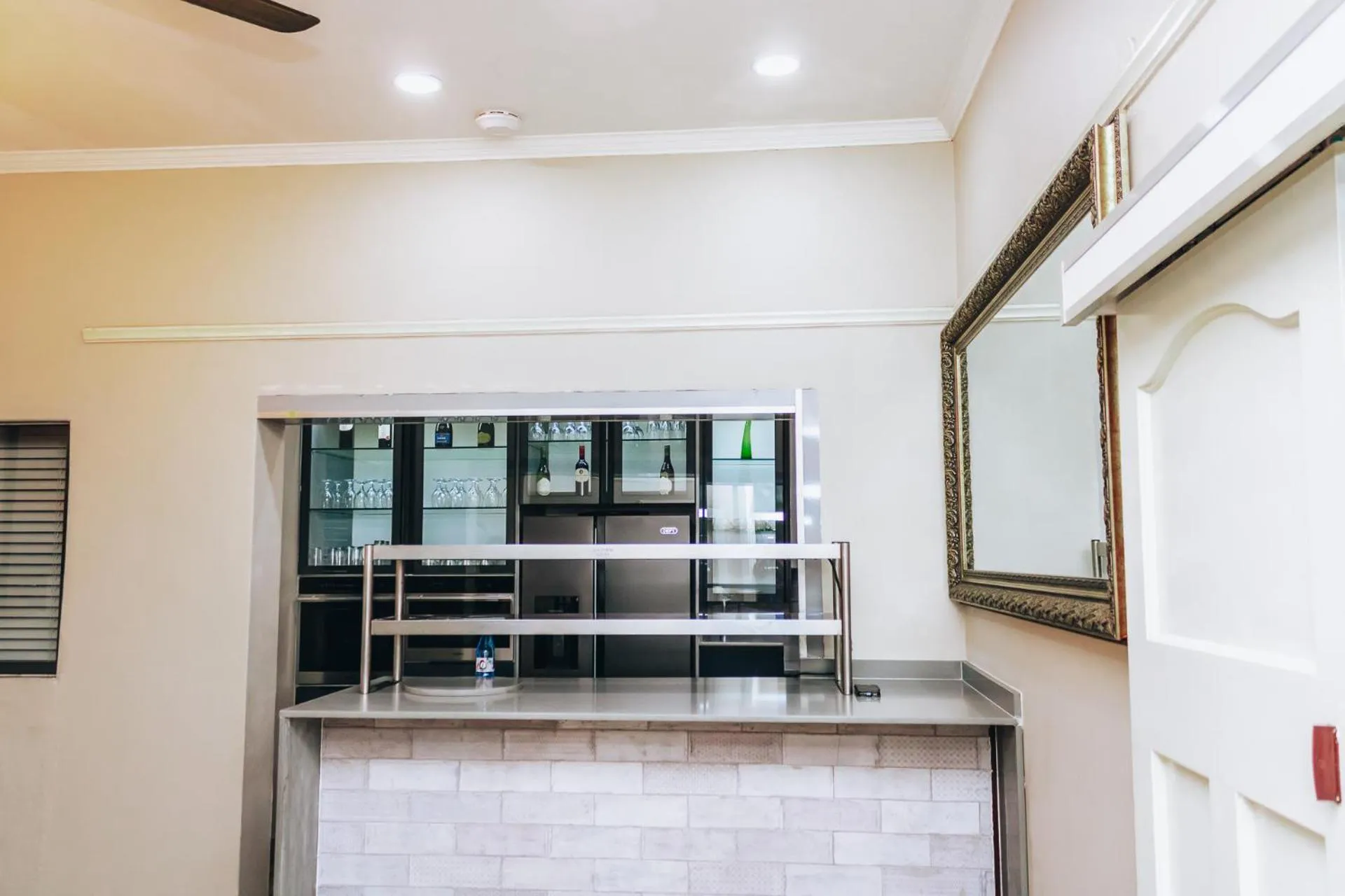 New England Guest House by Ilawu