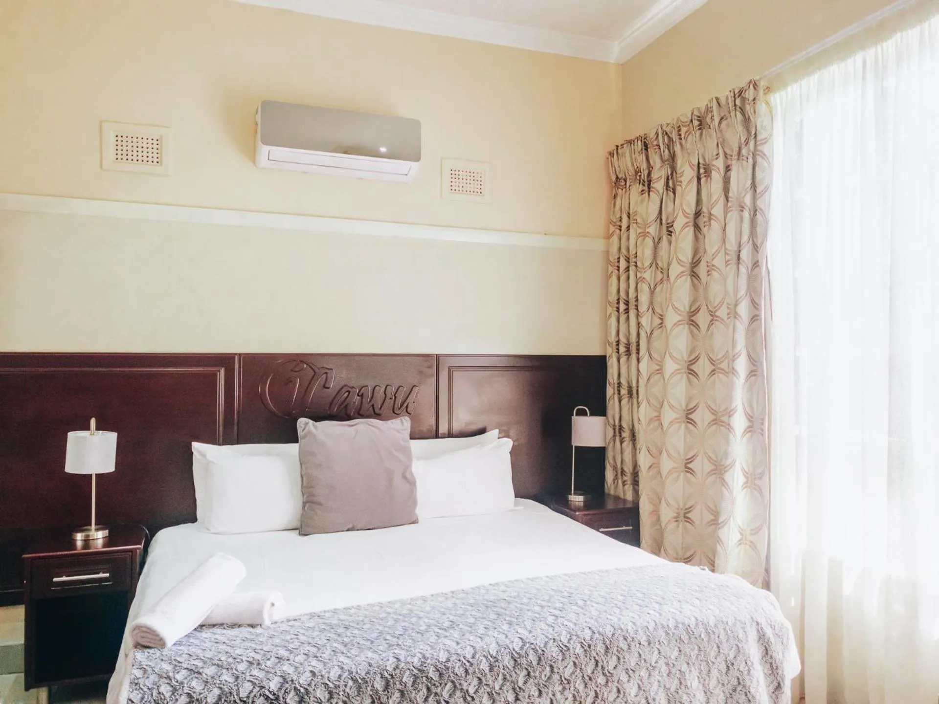 Bed in New England Guest House by Ilawu