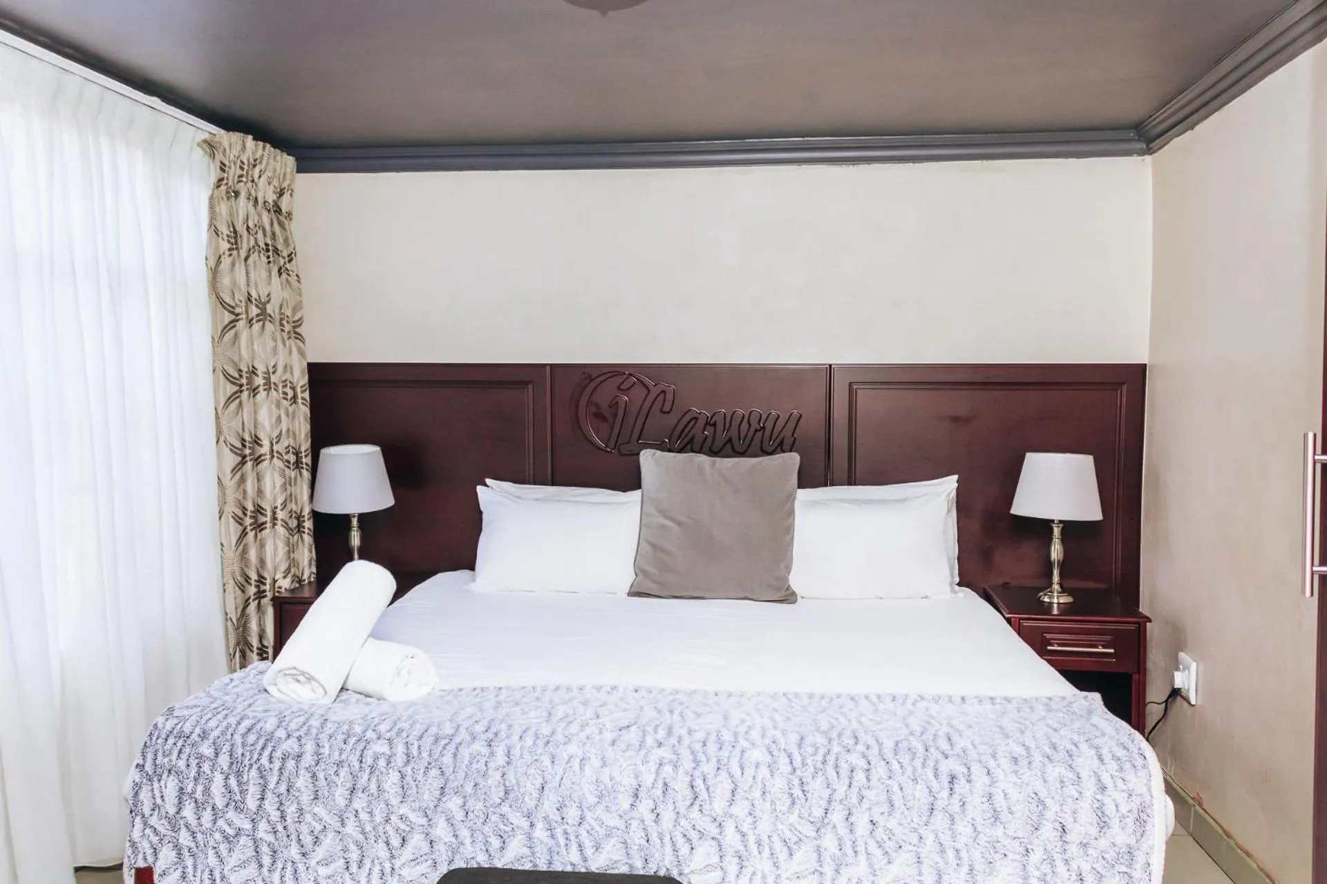 Bed in New England Guest House by Ilawu