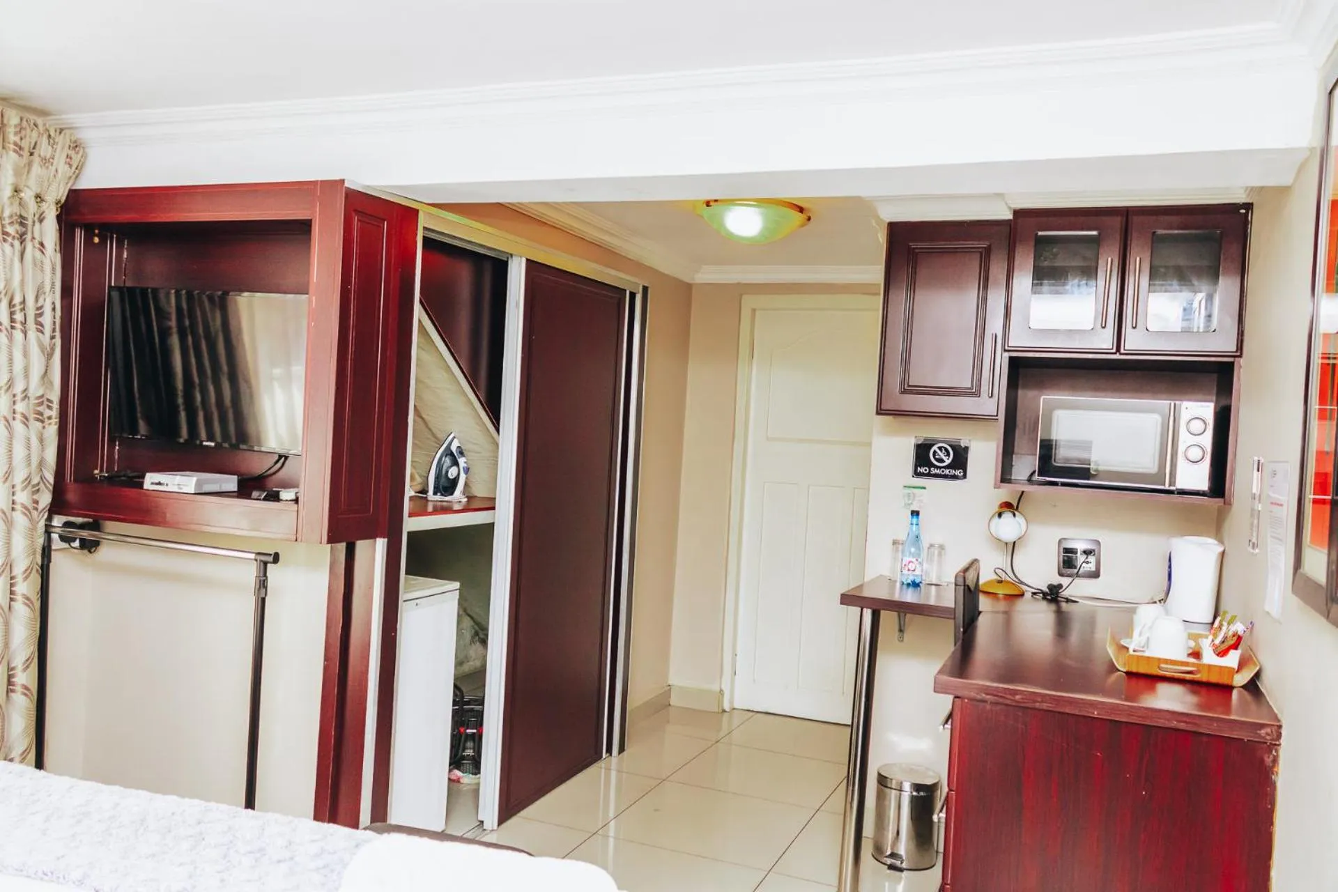 Bed in New England Guest House by Ilawu