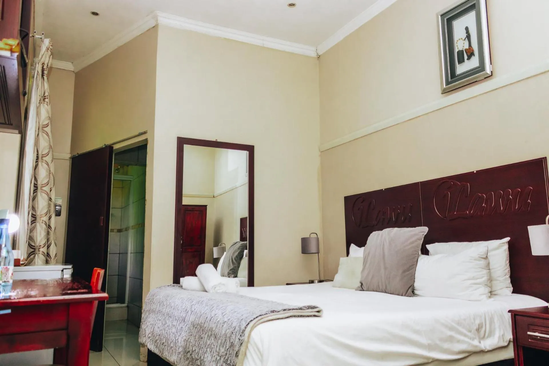 Bed in New England Guest House by Ilawu