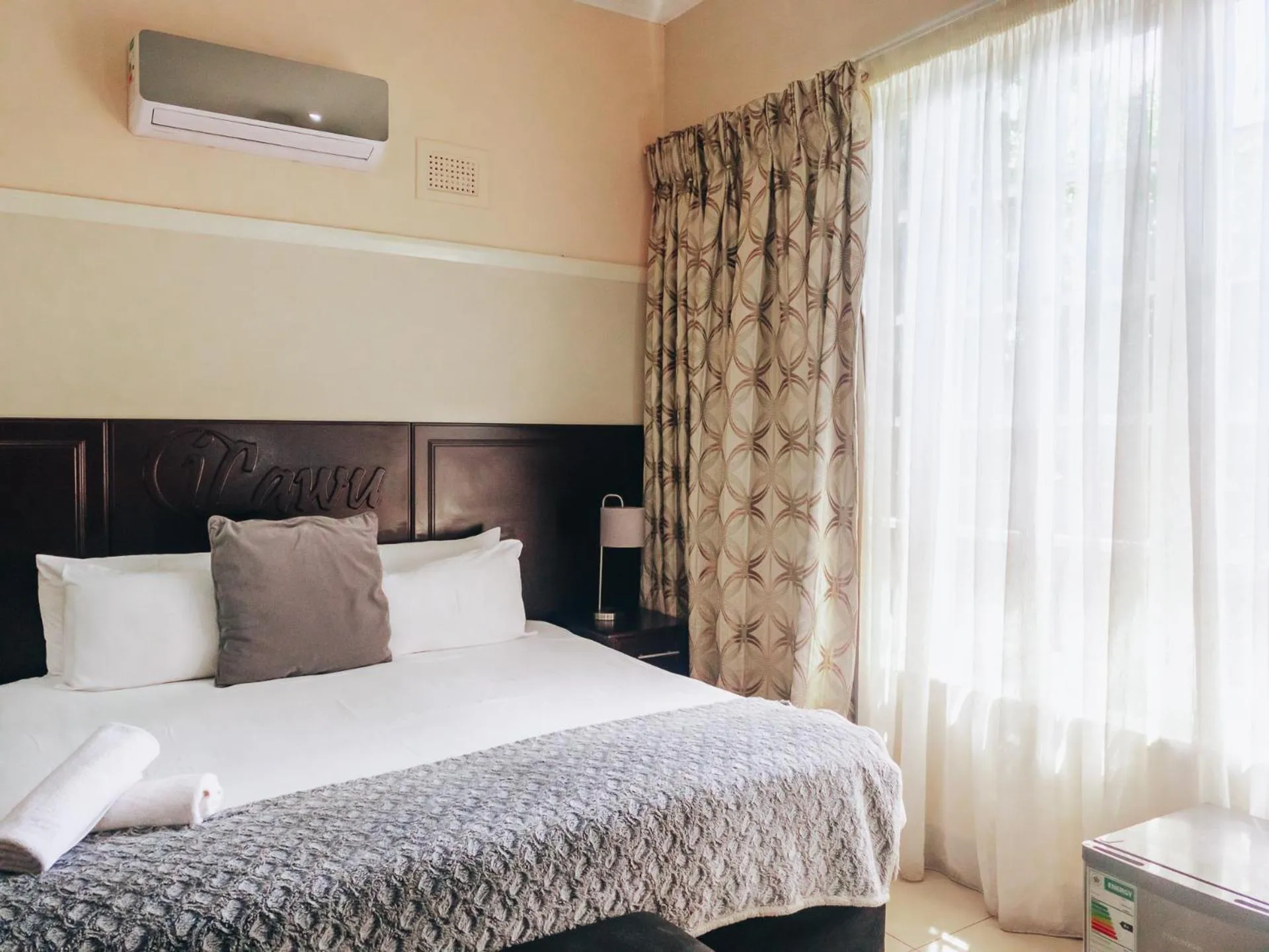 Bed in New England Guest House by Ilawu