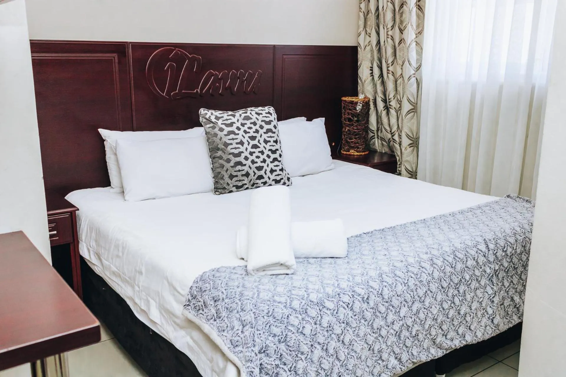 Bed in New England Guest House by Ilawu