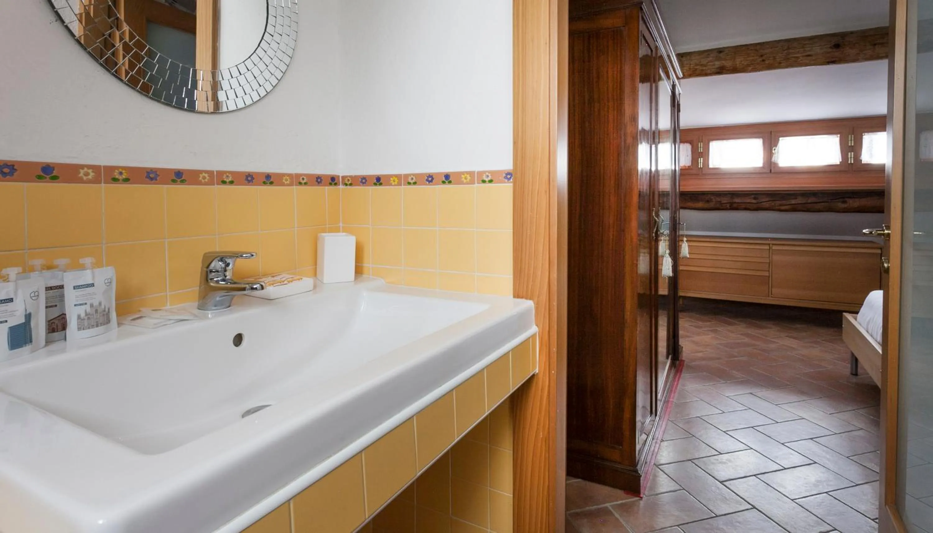 Bathroom, Bed in Italianway Easy - Panfilo Castaldi 17