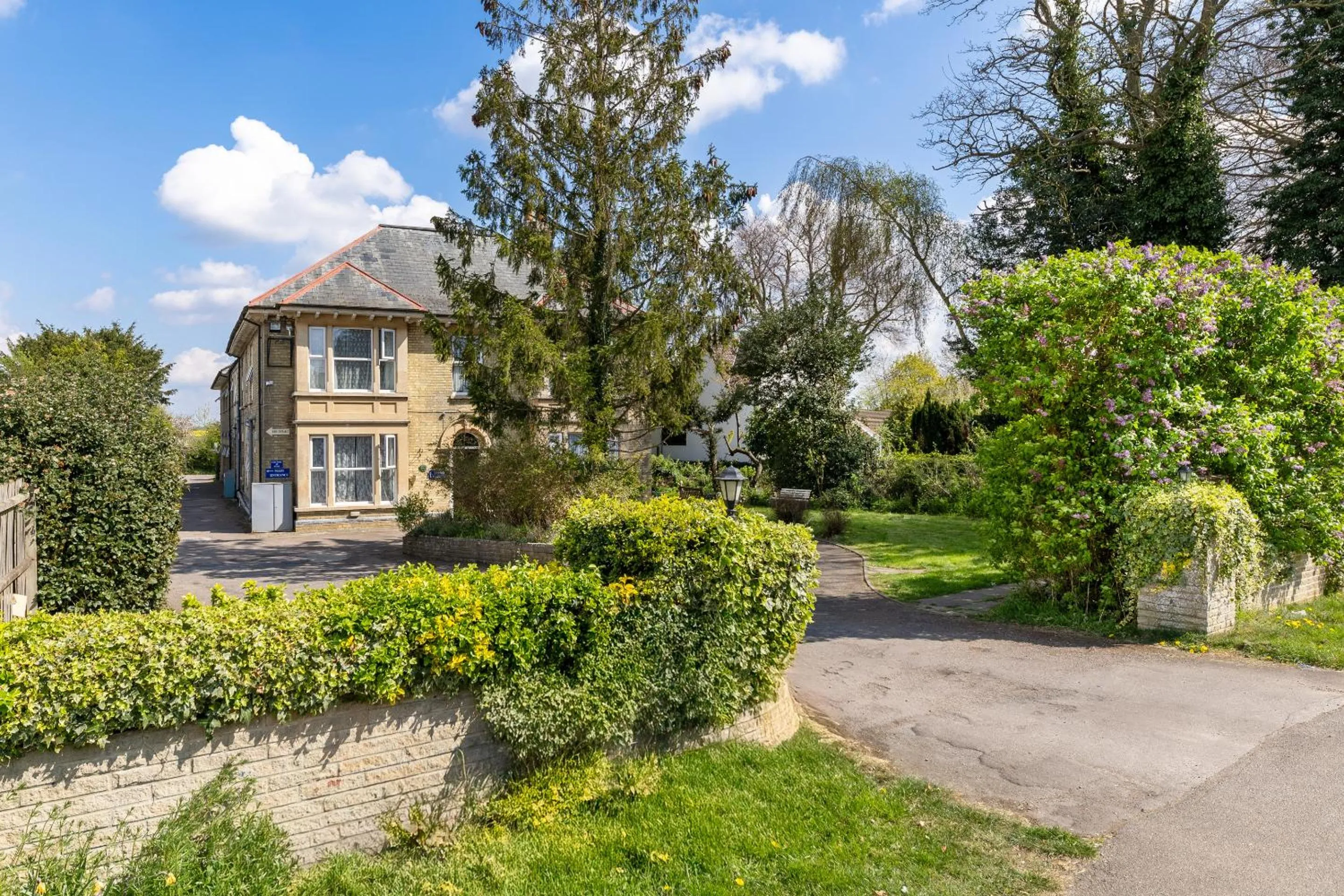 Property building in Shelford Lodge
