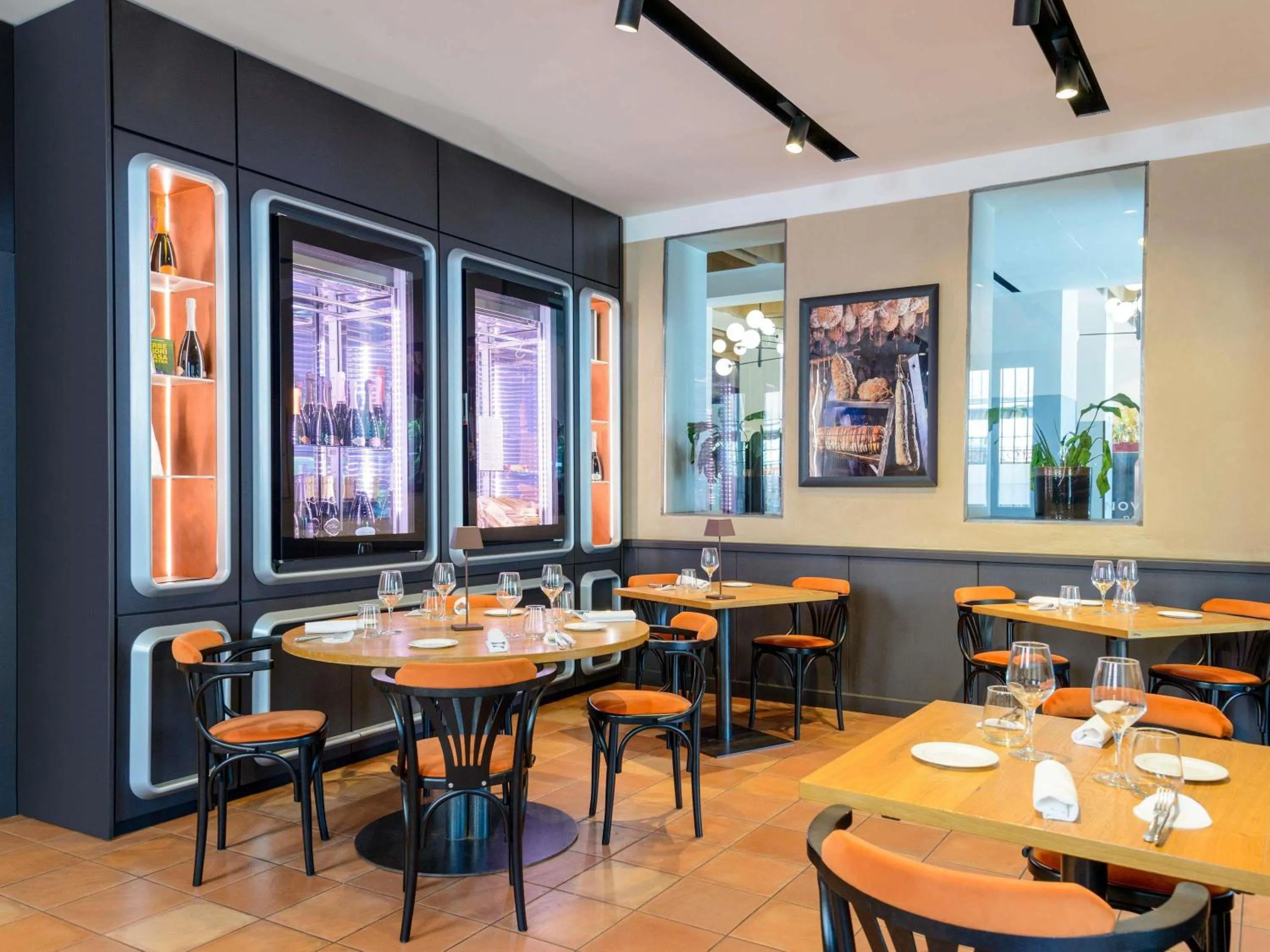 Restaurant/places to eat in Novotel Parma Centro