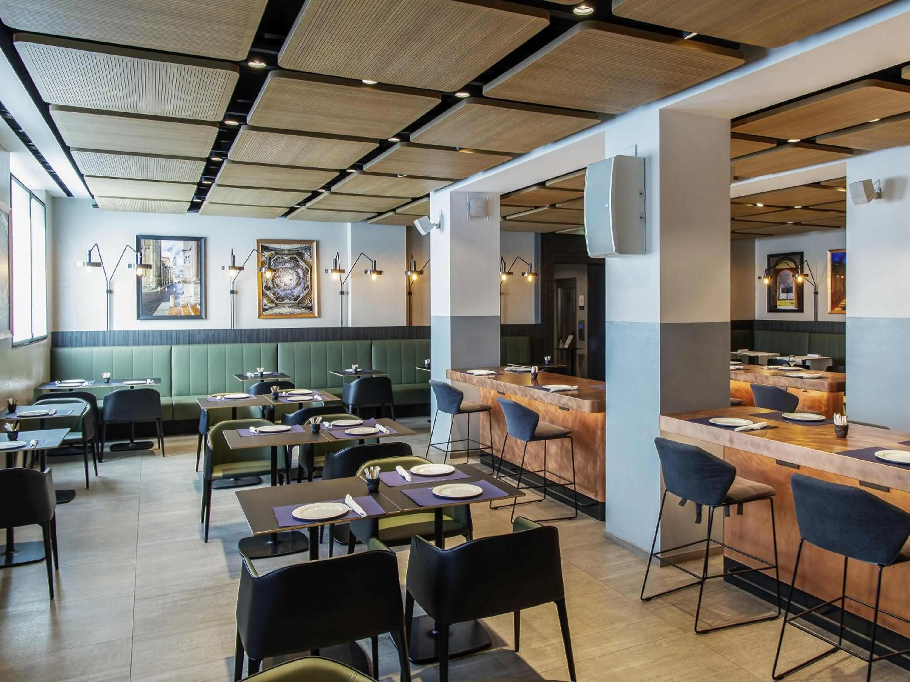 Restaurant/places to eat in Novotel Parma Centro