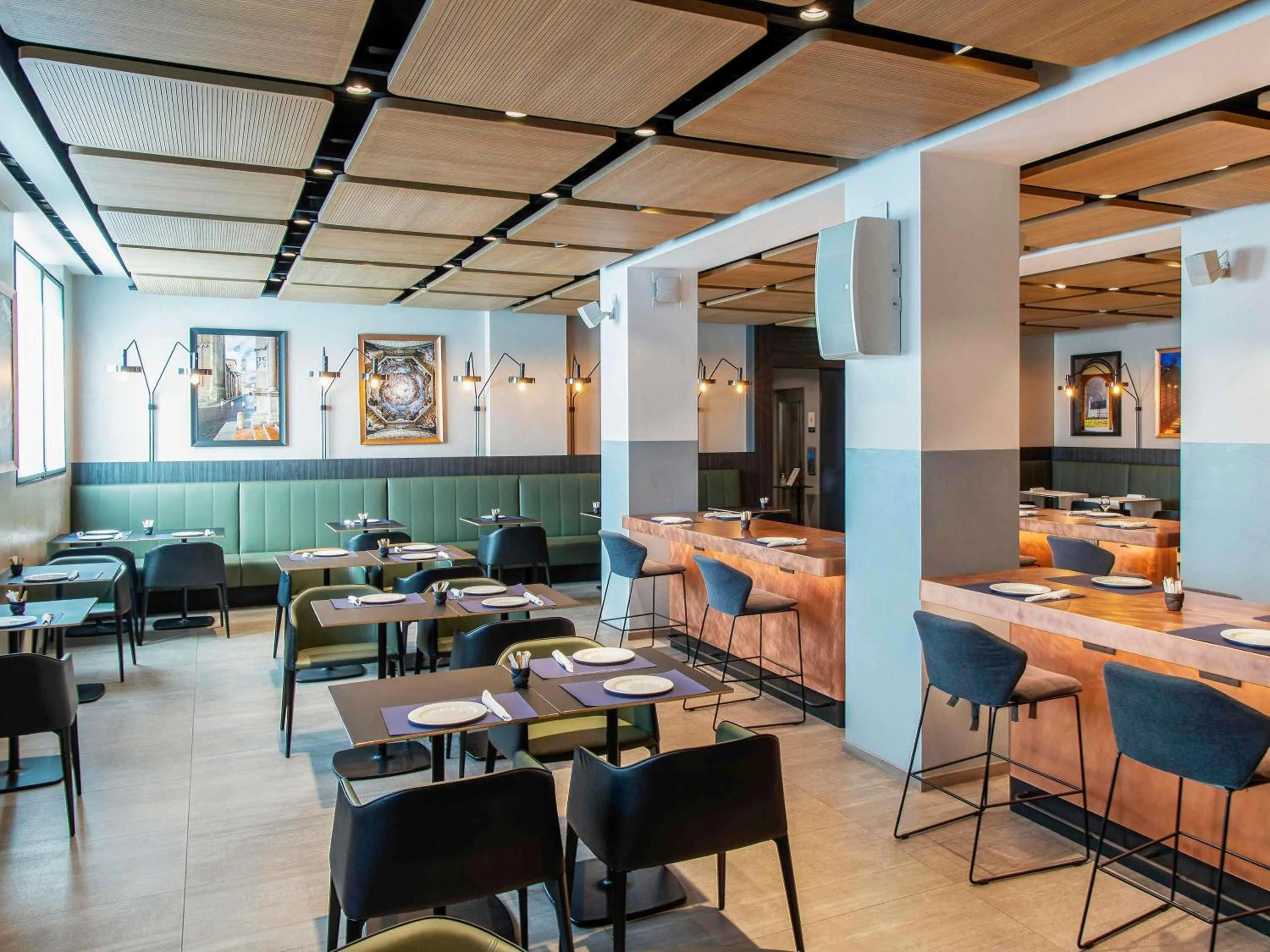 Restaurant/places to eat in Novotel Parma Centro