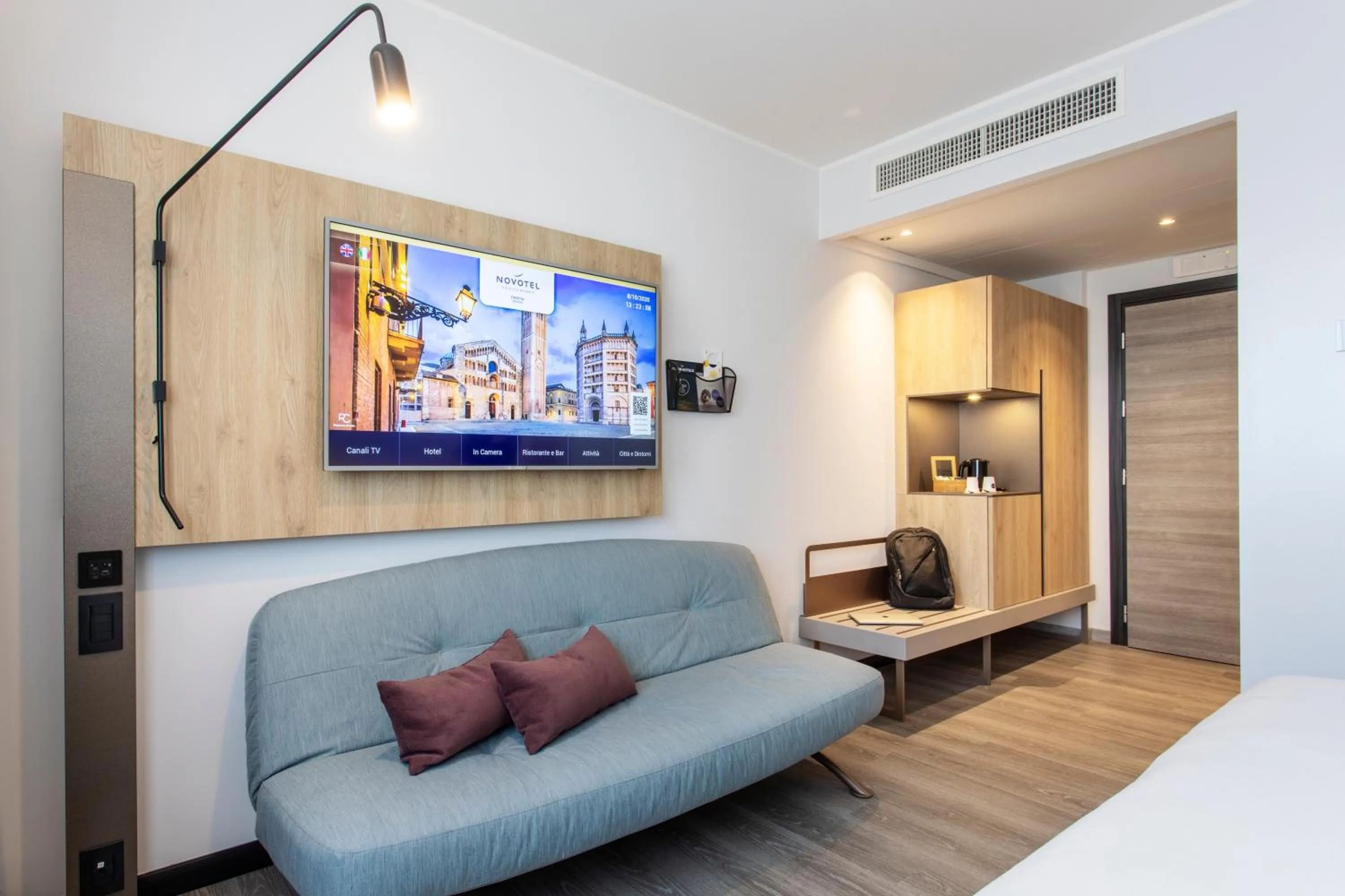 TV and multimedia, Bed in Novotel Parma Centro