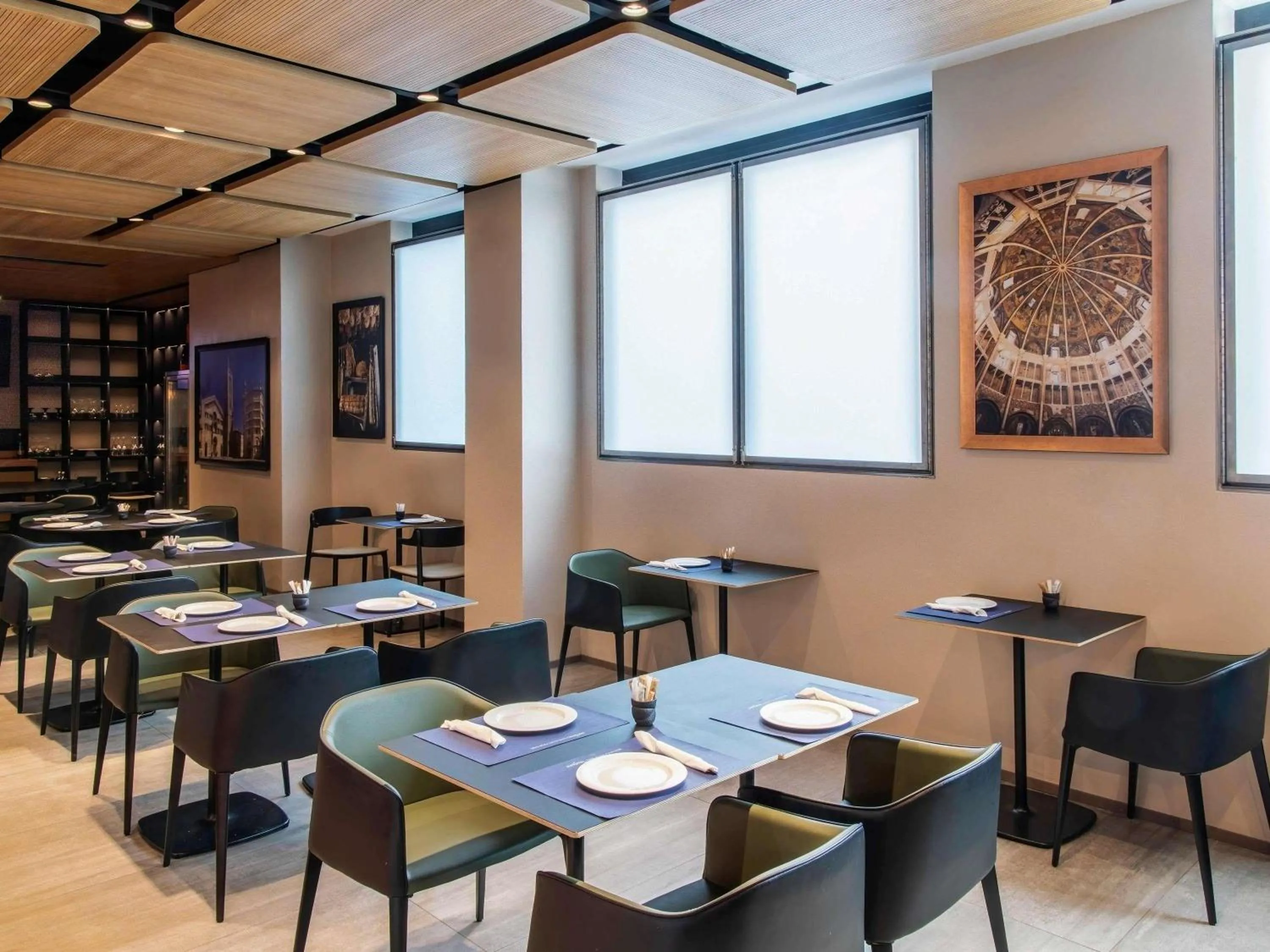 Restaurant/places to eat in Novotel Parma Centro