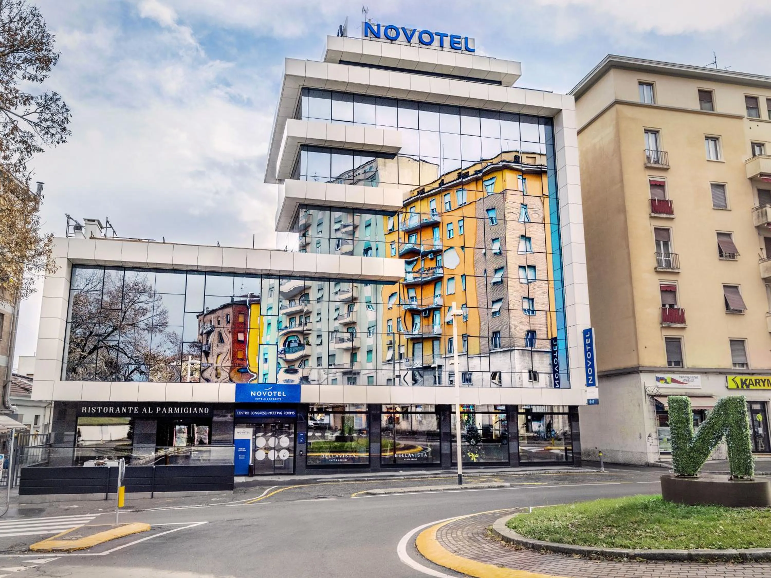 Facade/entrance in Novotel Parma Centro