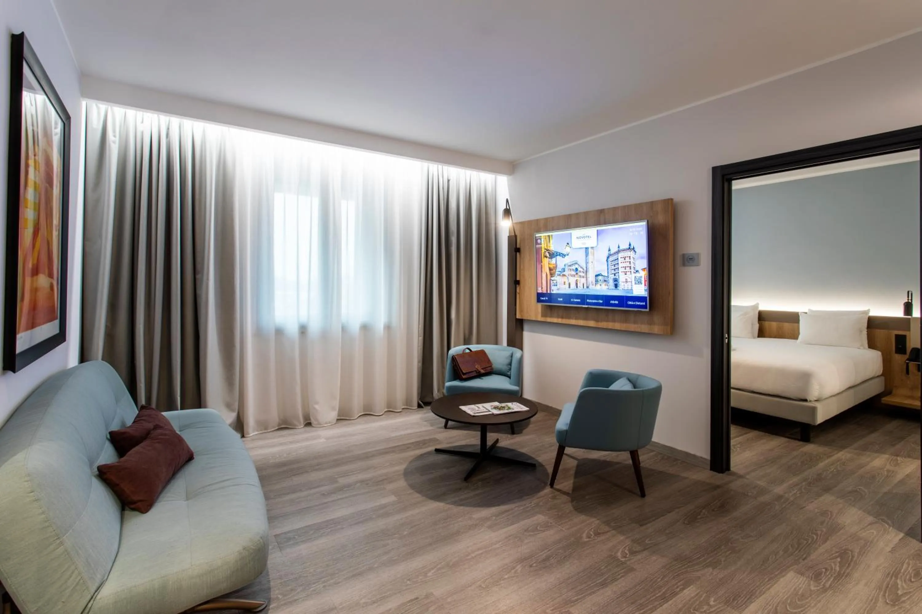 TV and multimedia, Bed in Novotel Parma Centro