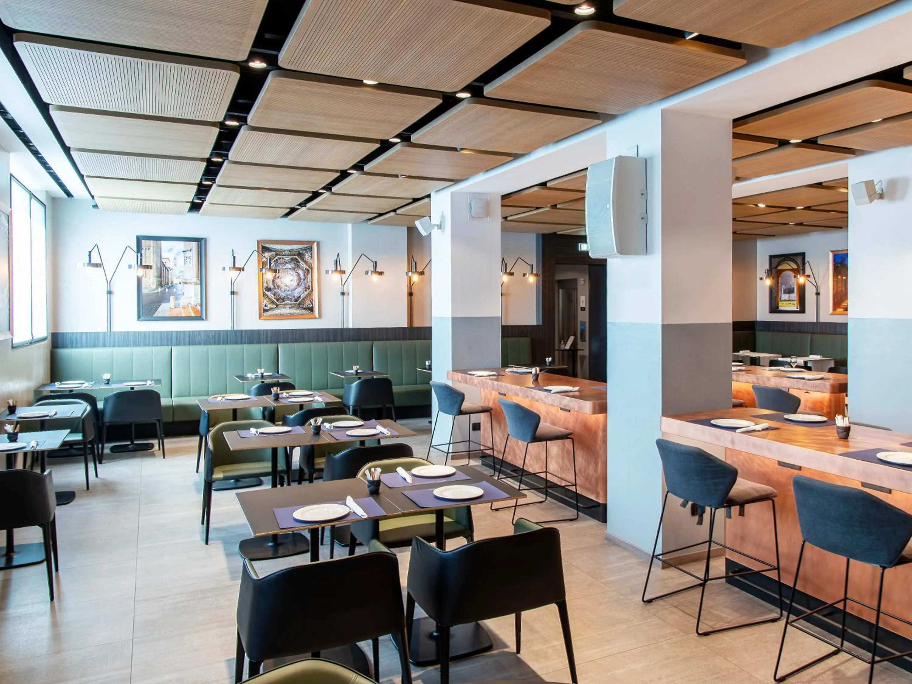 Restaurant/places to eat in Novotel Parma Centro