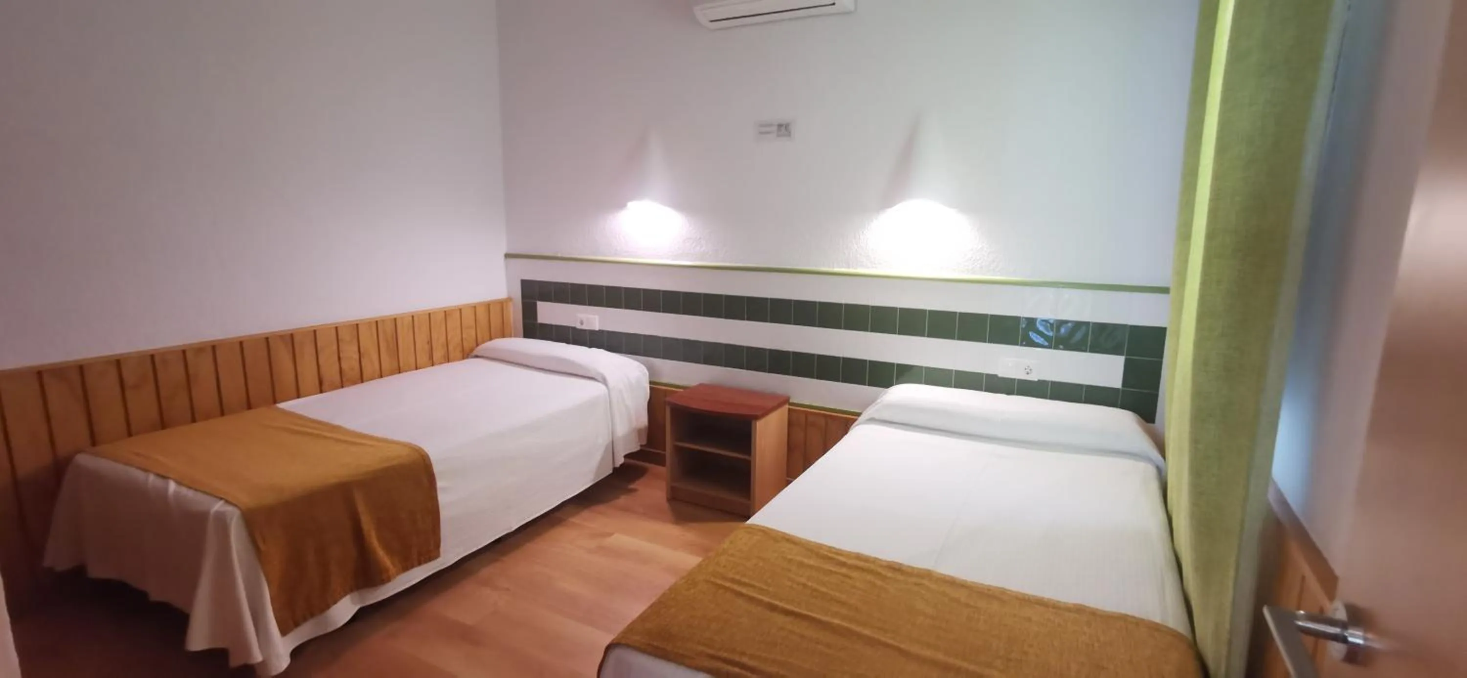 Photo of the whole room, Bed in Hotel Puntazo II