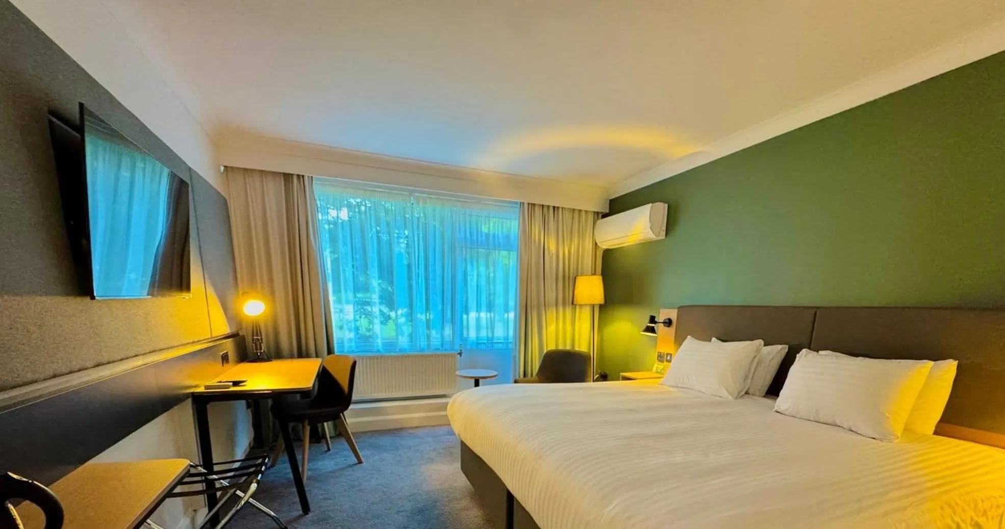 Bed in Holiday Inn Newport by IHG