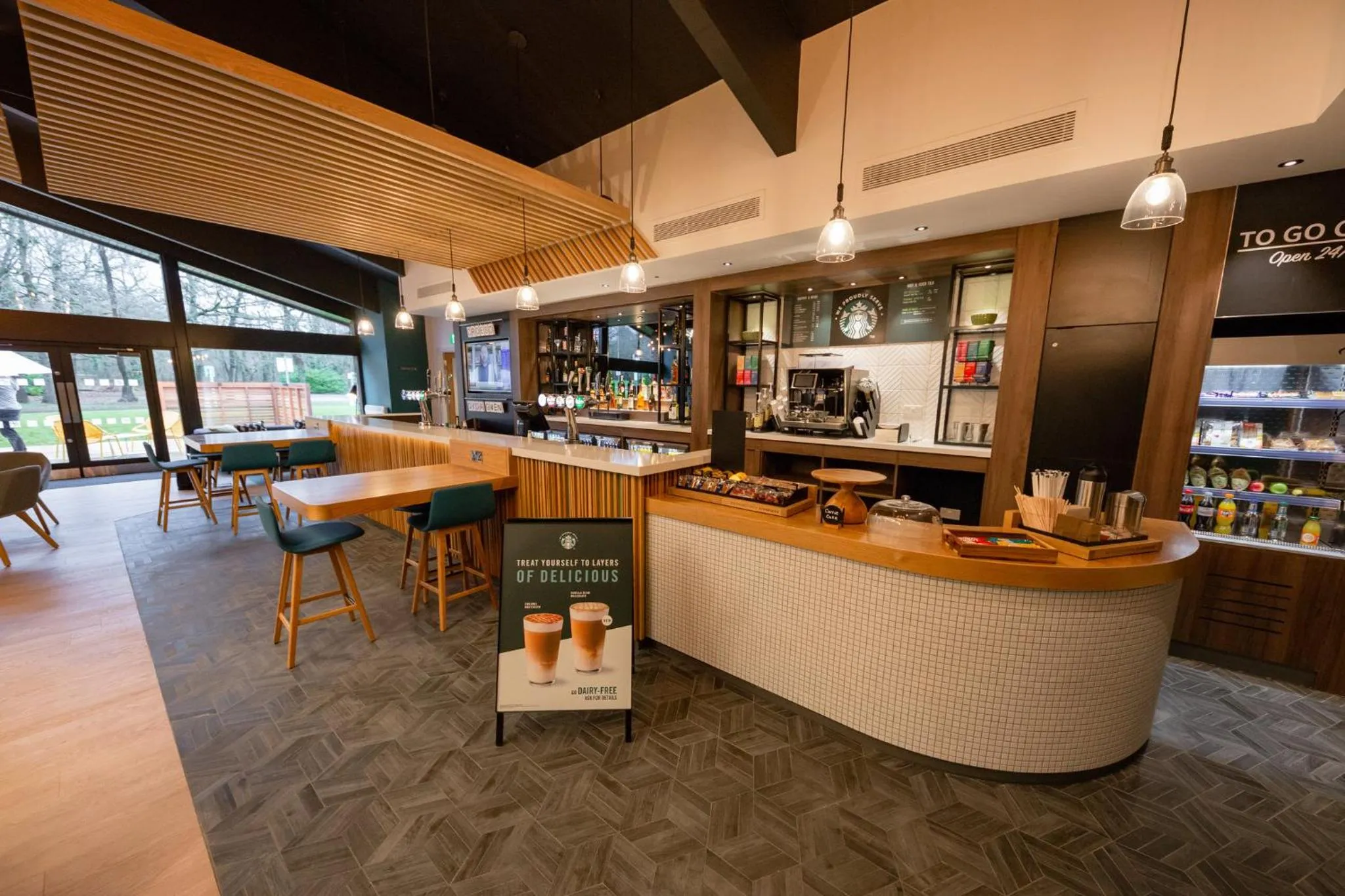 Lounge or bar in Holiday Inn Newport by IHG