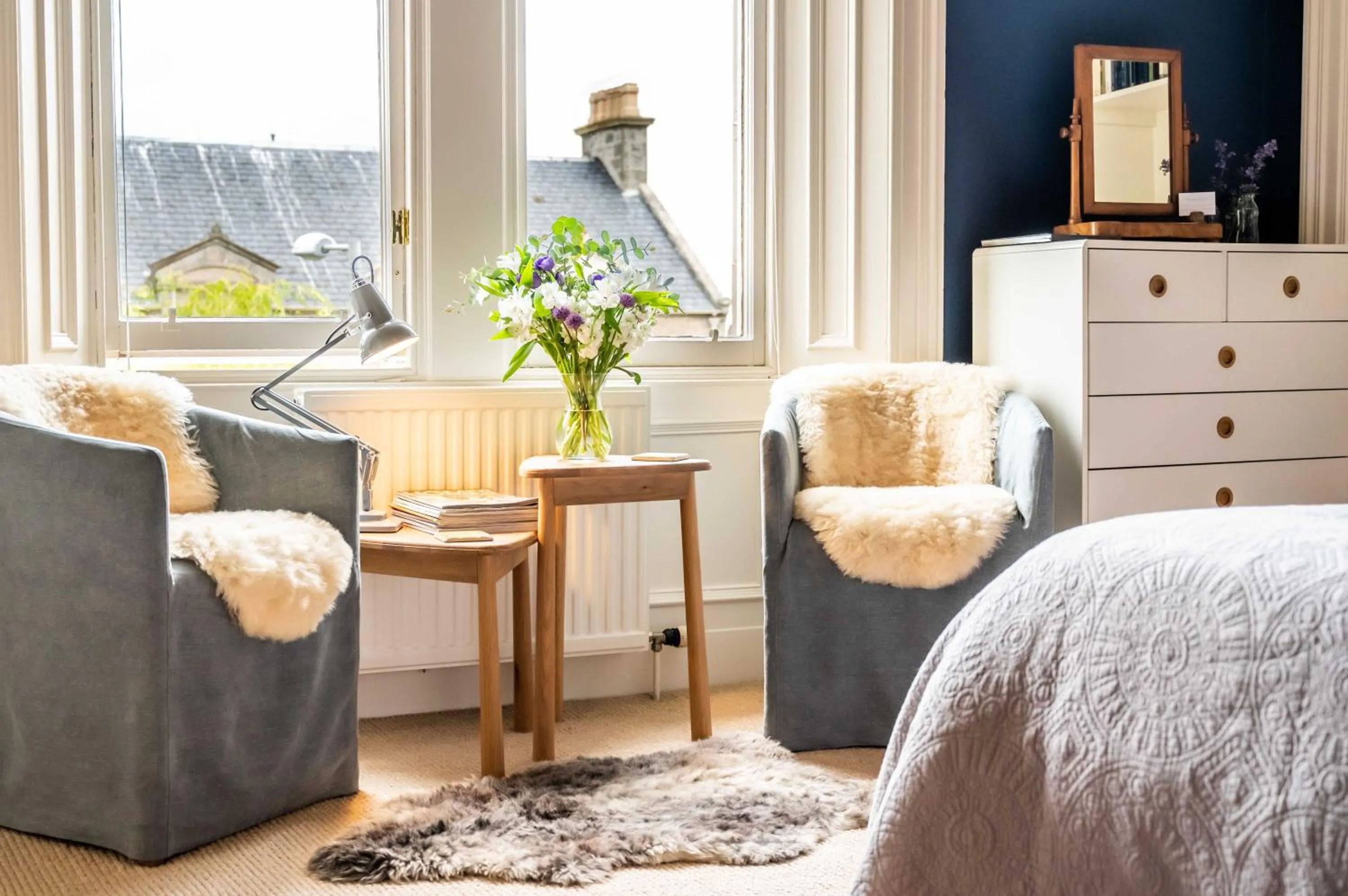 Seating area, Bed in Washington House