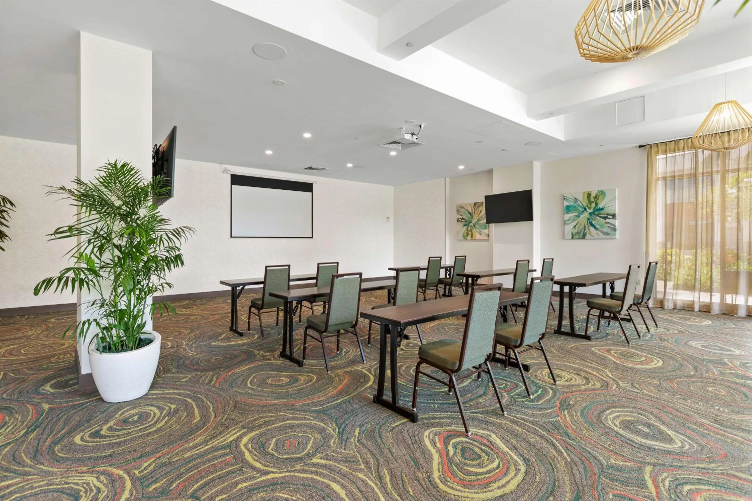 Meeting/conference room in Embassy Suites By Hilton Oahu Kapolei - FREE Breakfast