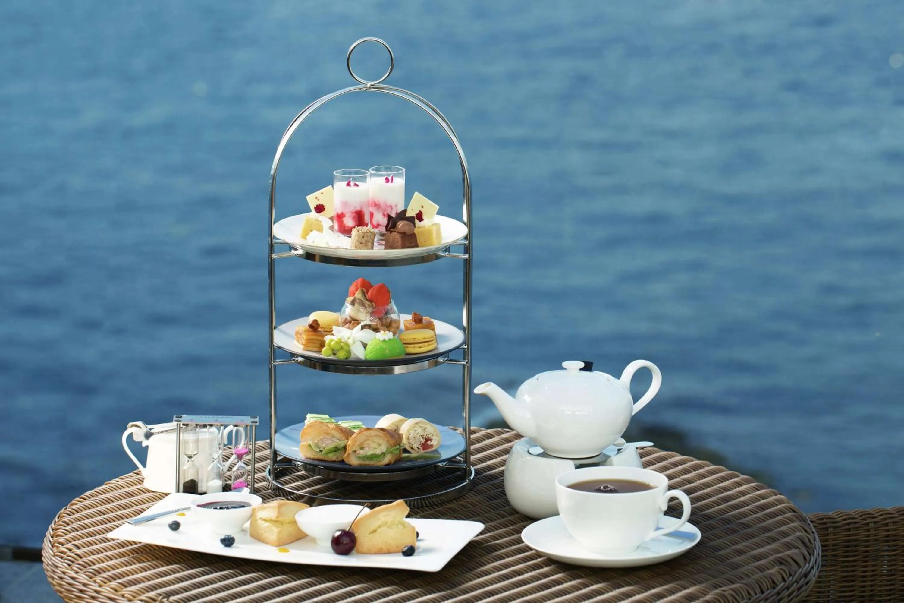 Dining area in Ananti at Busan Cove