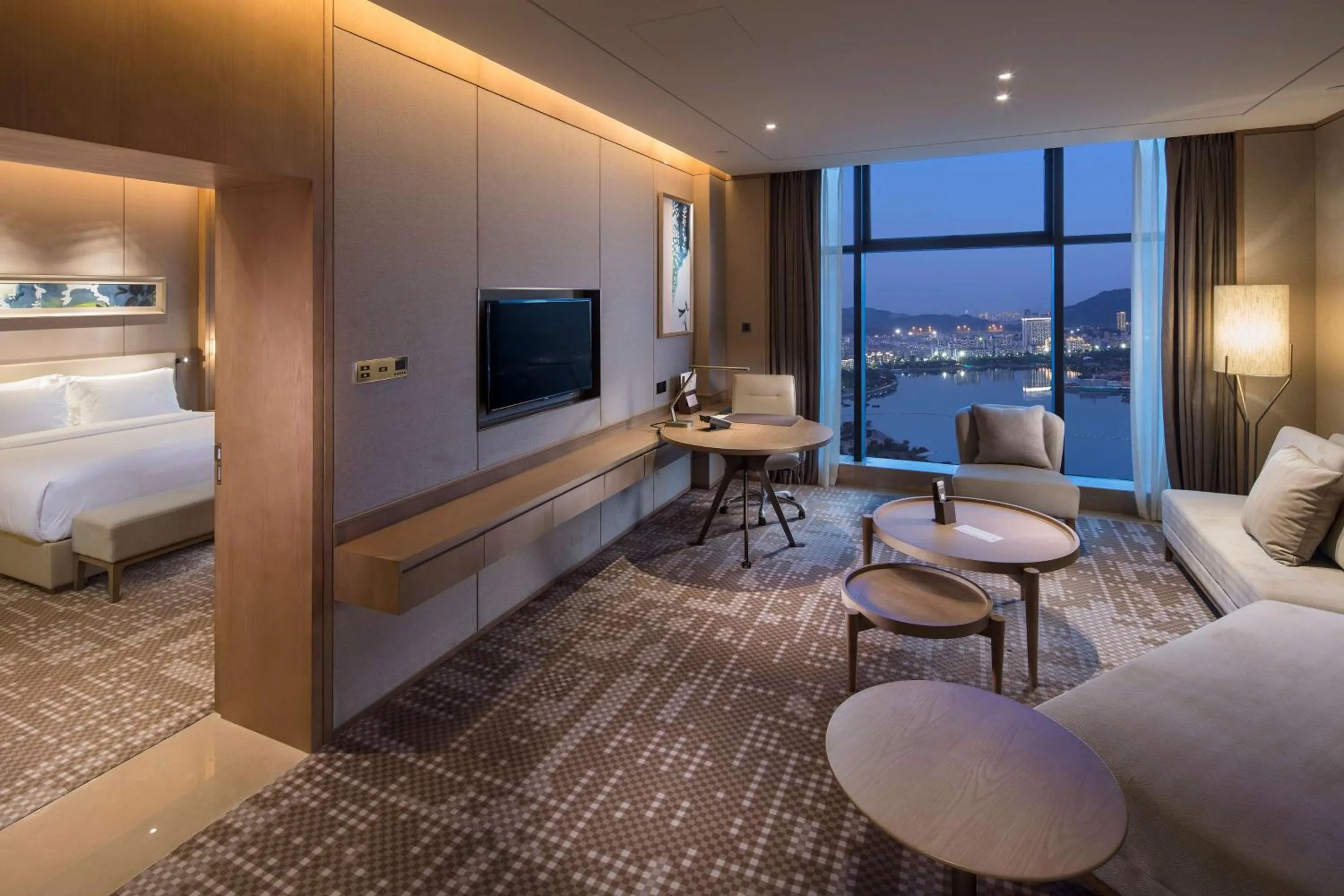 Living room, Bed in DoubleTree By Hilton Xiamen-Haicang
