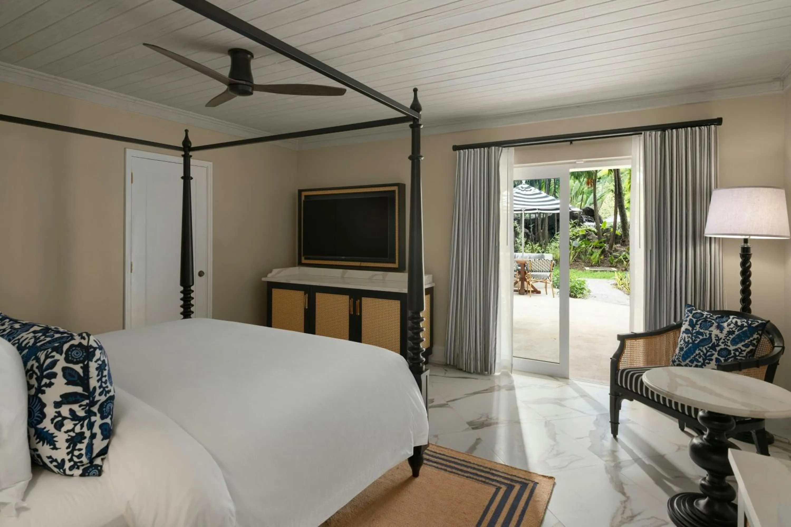 Swimming pool, Bed in Colony Club, a Luxury Collection Resort, Barbados