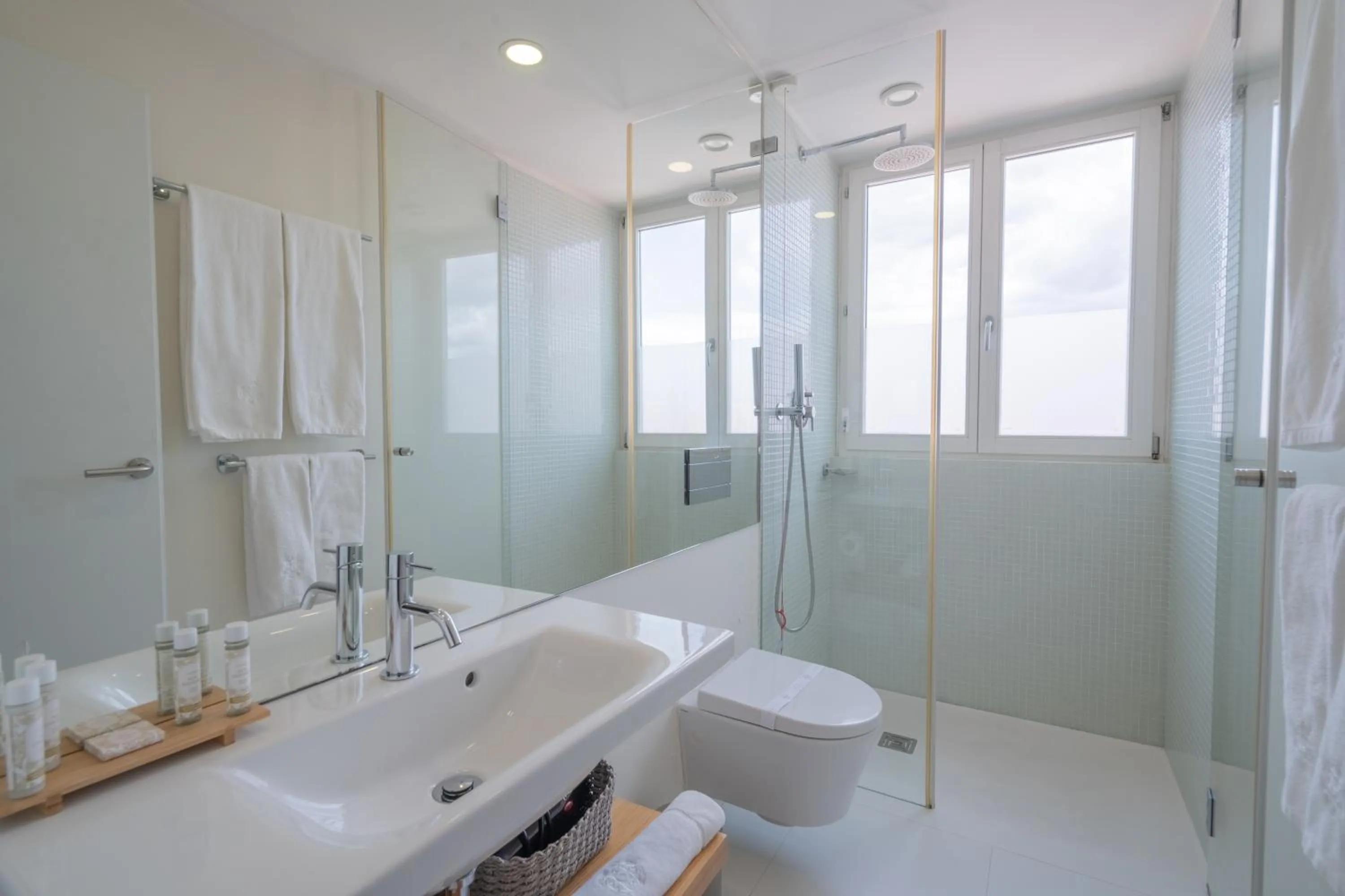 Shower in Burgus Tribute & Design Hotel